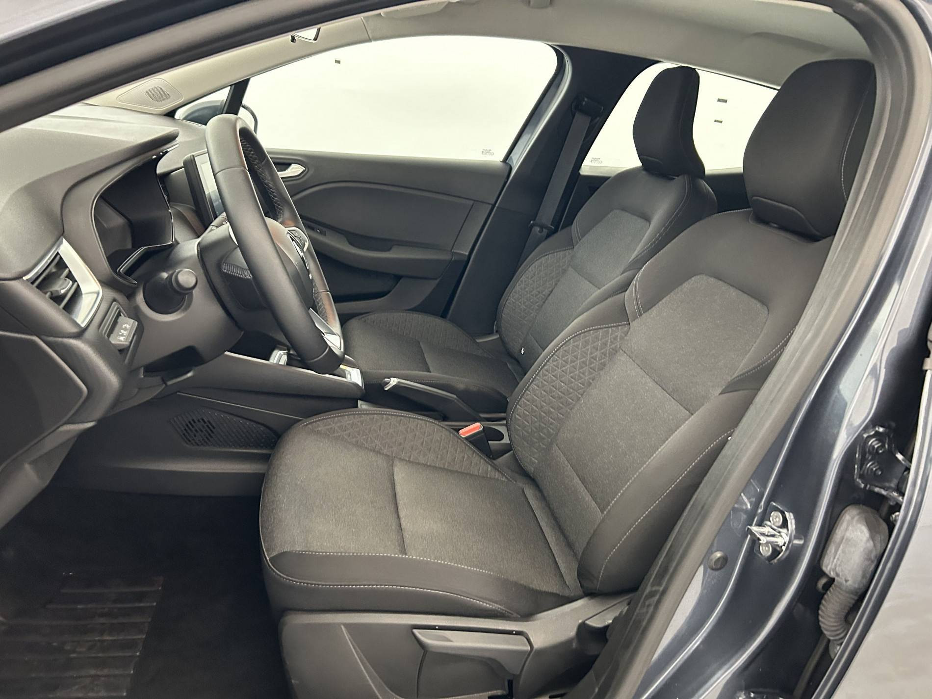 Vente en ligne Renault Clio 5 Clio E-Tech 140 - 21N au prix de 16 690 €