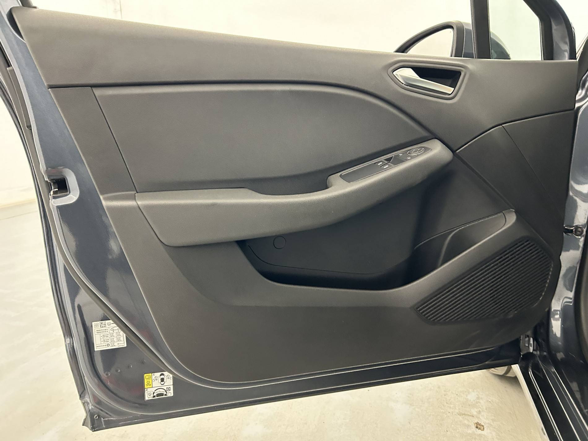 Vente en ligne Renault Clio 5 Clio E-Tech 140 - 21N au prix de 16 690 €