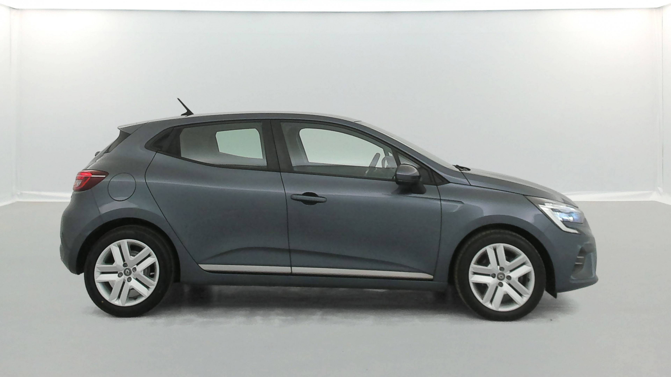 Vente en ligne Renault Clio 5 Clio E-Tech 140 - 21N au prix de 16 690 €