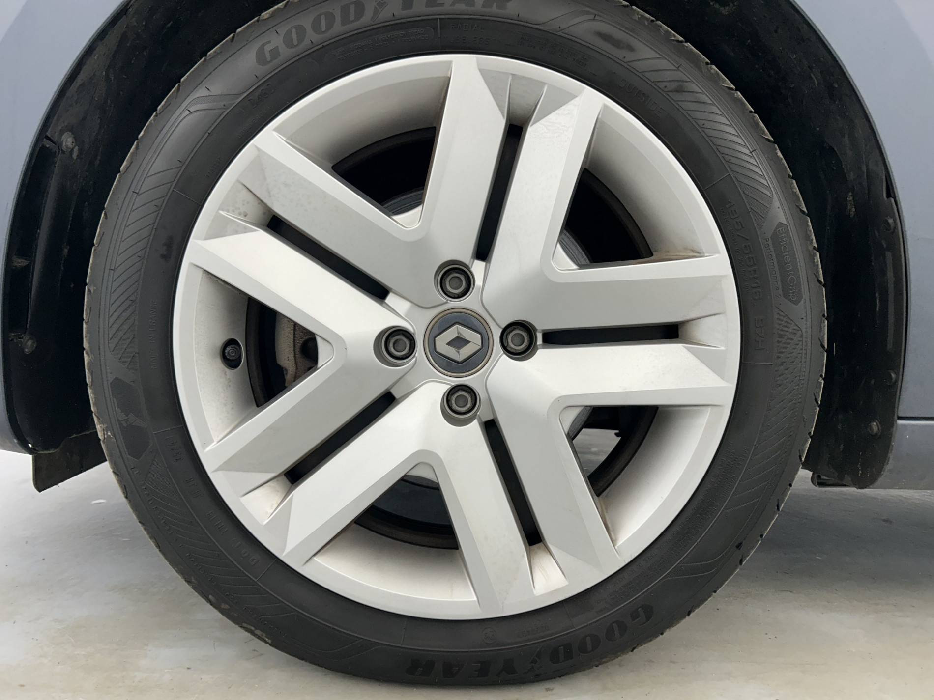 Vente en ligne Renault Clio 5 Clio E-Tech 140 - 21N au prix de 16 690 €