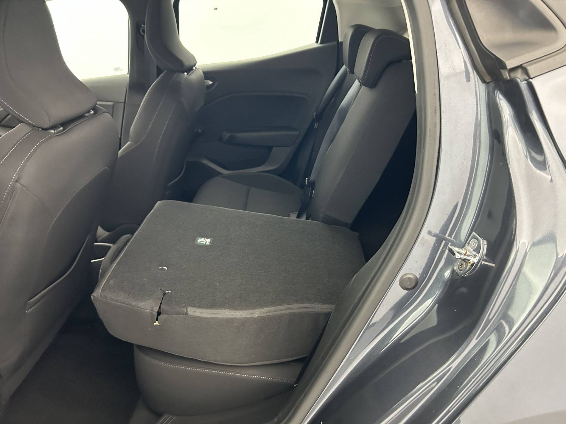 Vente en ligne Renault Clio 5 Clio E-Tech 140 - 21N au prix de 16 690 €