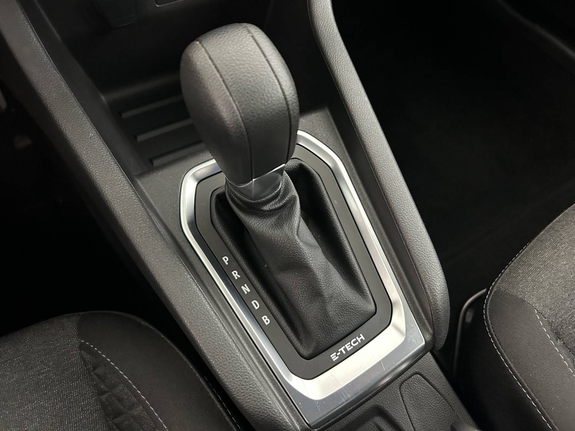 Vente en ligne Renault Clio 5 Clio E-Tech 140 - 21N au prix de 16 690 €