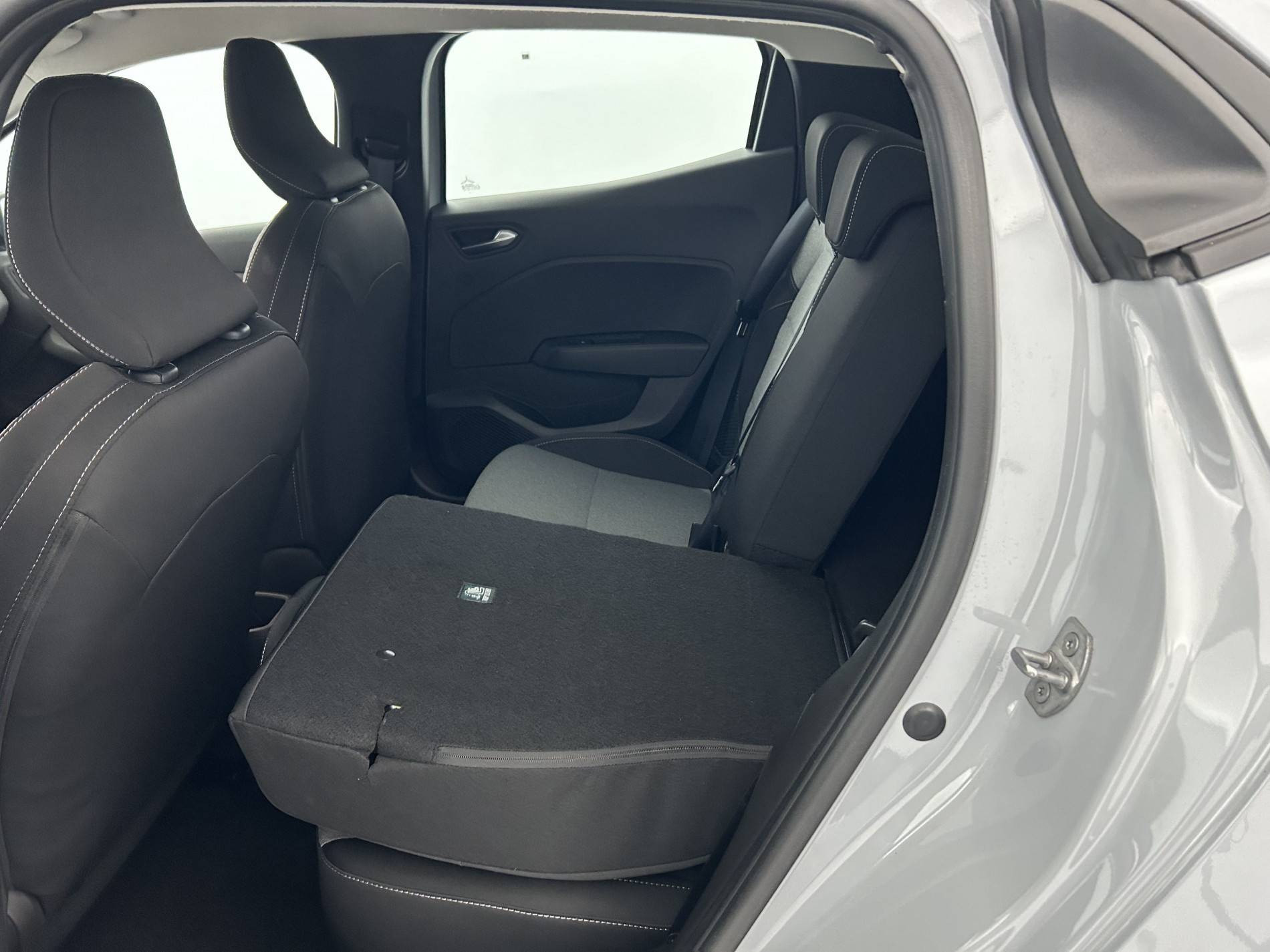 Vente en ligne Renault Clio 5 Clio E-Tech full hybrid 145 ch GSR2 au prix de 20 890 €