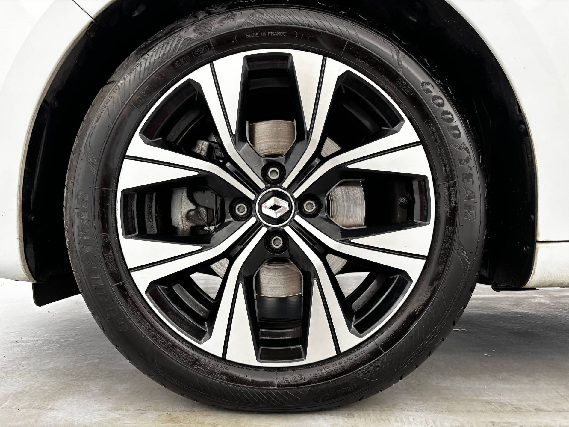 Vente en ligne Renault Clio 5 Clio Blue dCi 100 au prix de 14 990 €