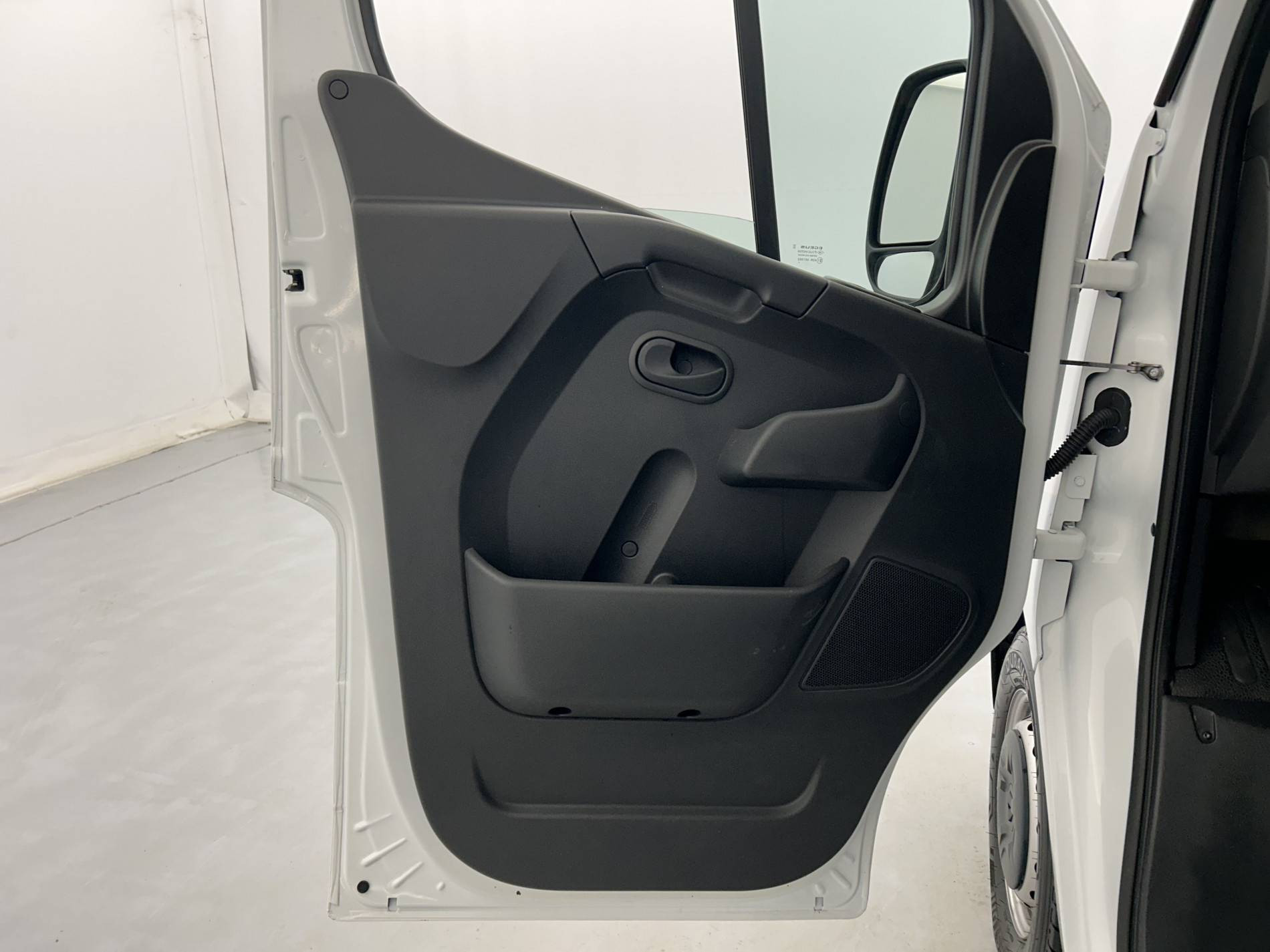 Vente en ligne Renault Master Fourgon MASTER FGN TRAC F3500 L2H2 BLUE DCI 135 au prix de 27 890 €