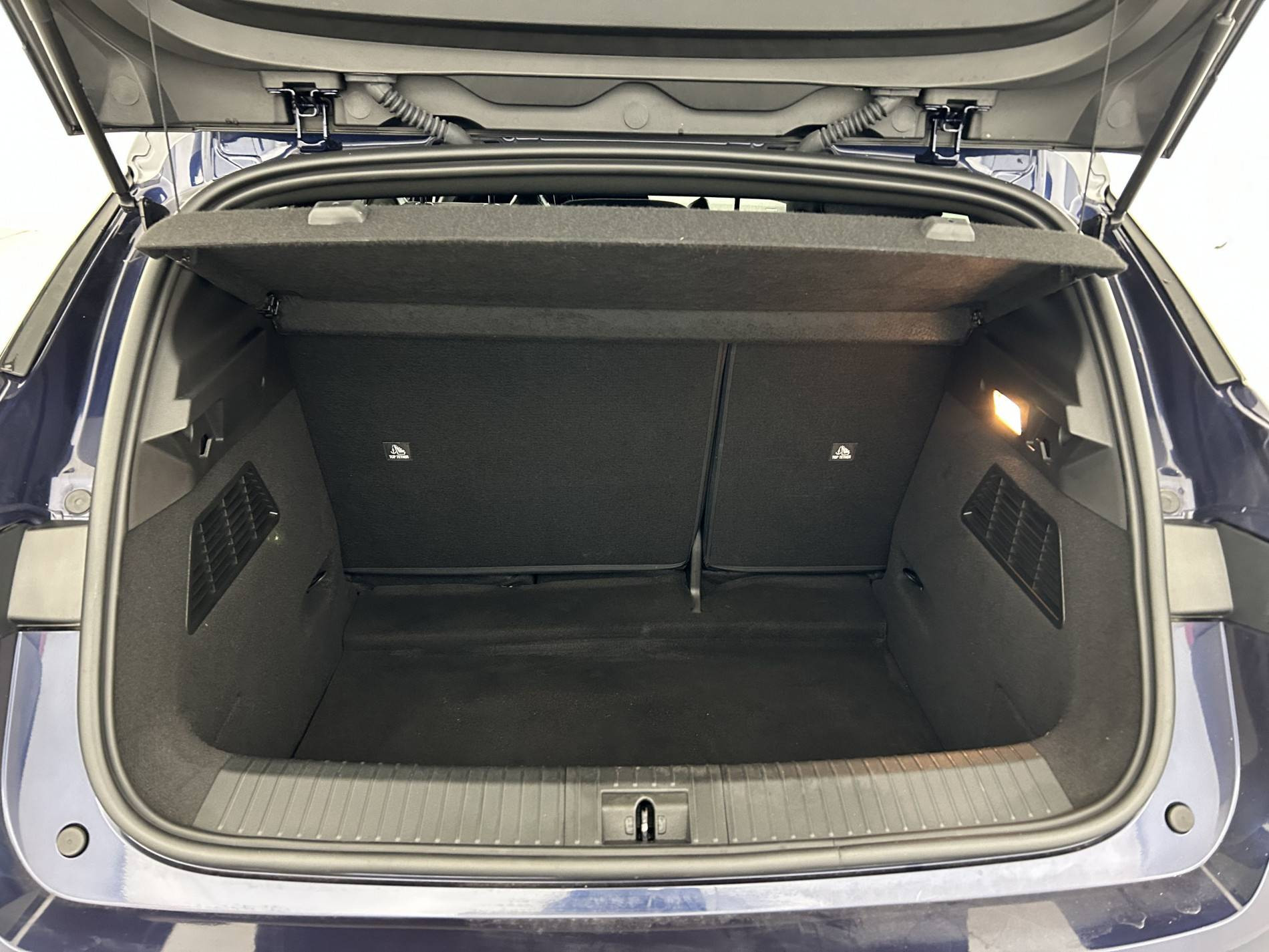 Vente en ligne Renault Megane E-Tech  EV60 220 ch super charge au prix de 23 990 €