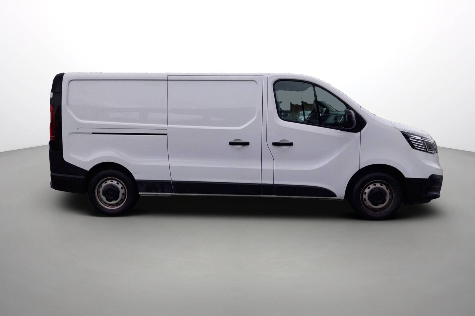 Vente en ligne Renault Trafic 3 Fourgon TRAFIC FGN L2H1 3000 KG BLUE DCI 130 au prix de 22 490 €