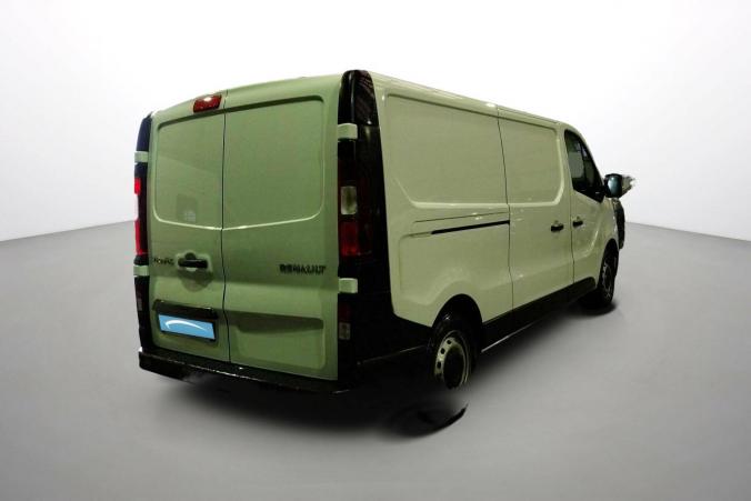 Vente en ligne Renault Trafic 3 Fourgon TRAFIC FGN L2H1 3000 KG BLUE DCI 130 au prix de 23 690 €