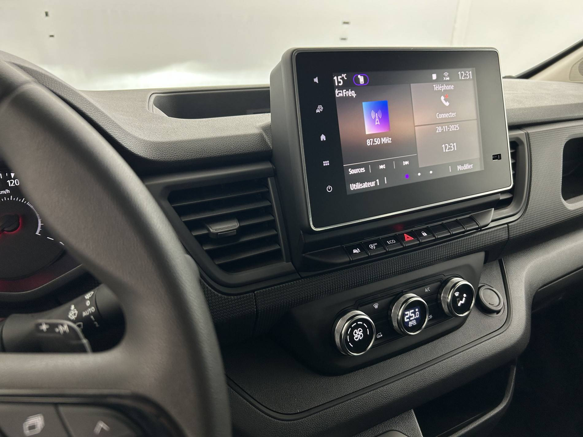 Vente en ligne Renault Trafic Cabine Approfondie  6 places L2H1 3T BLUE DCI 150 AUTO au prix de 38 990 €