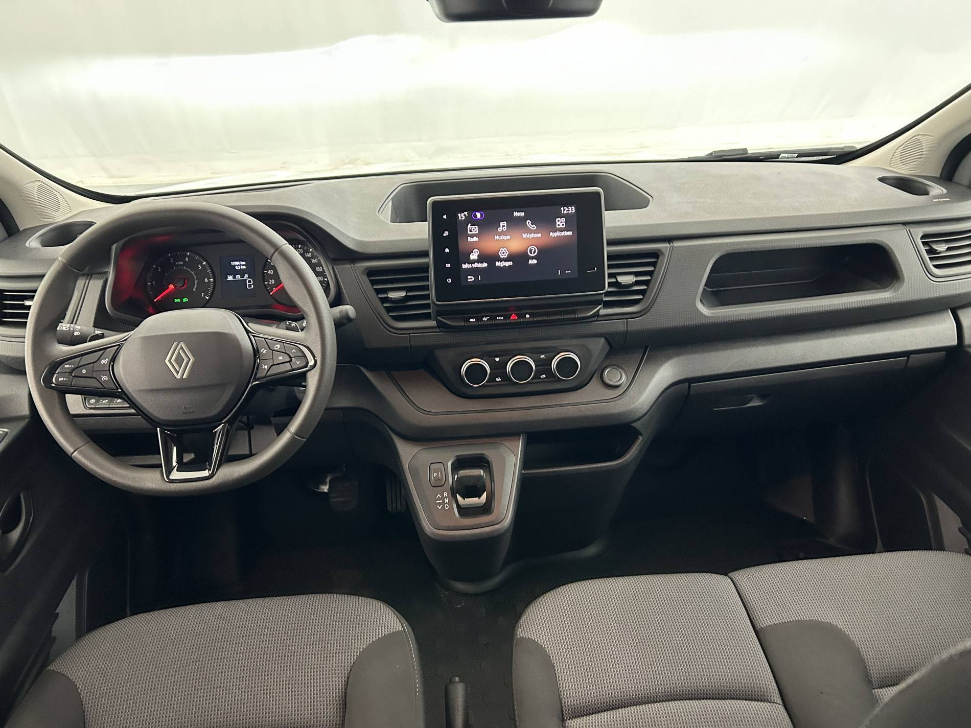 Vente en ligne Renault Trafic Cabine Approfondie  6 places L2H1 3T BLUE DCI 150 AUTO au prix de 38 990 €