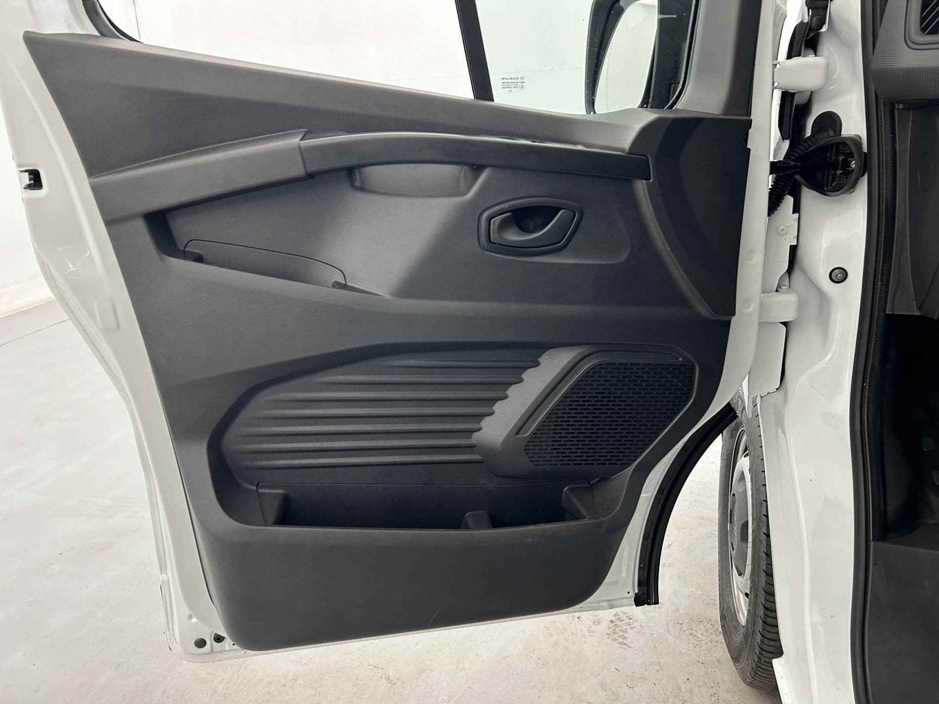 Vente en ligne Renault Trafic Cabine Approfondie  6 places L2H1 3T BLUE DCI 150 AUTO au prix de 38 990 €