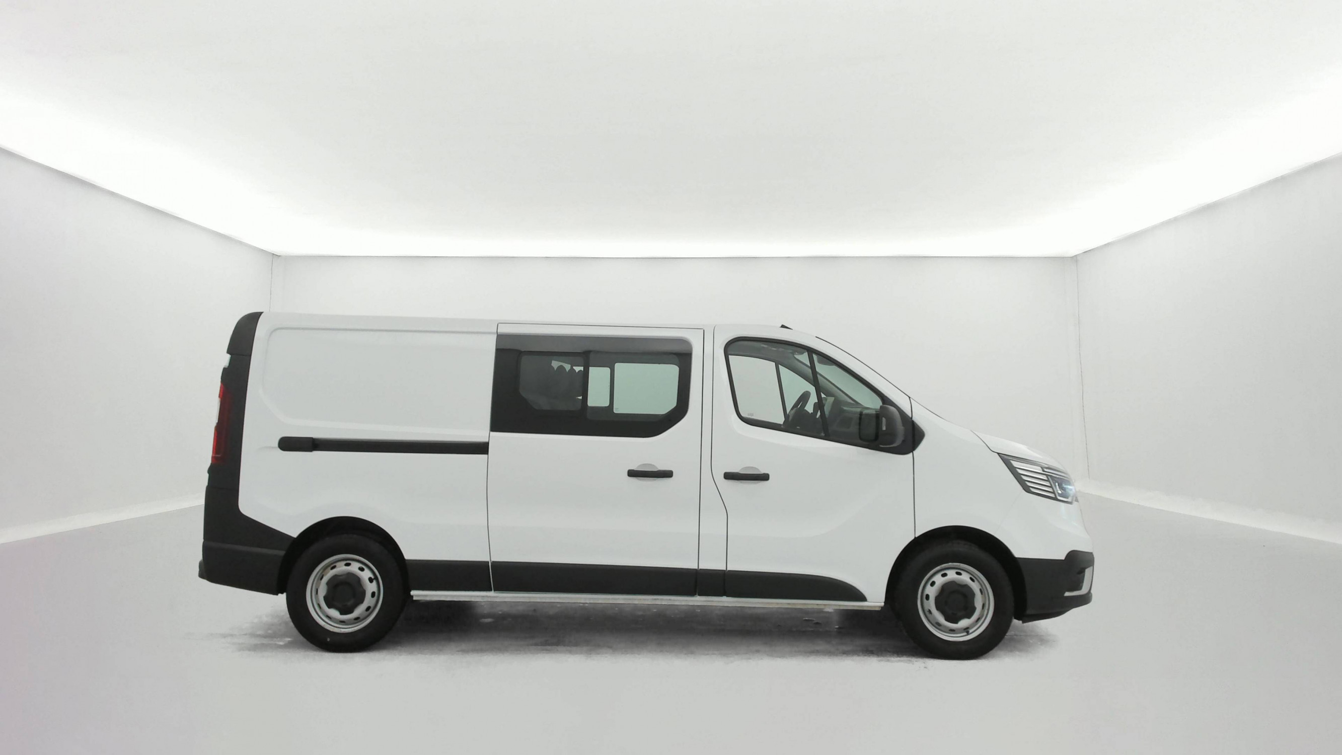 Vente en ligne Renault Trafic Cabine Approfondie  6 places L2H1 3T BLUE DCI 150 AUTO au prix de 38 990 €