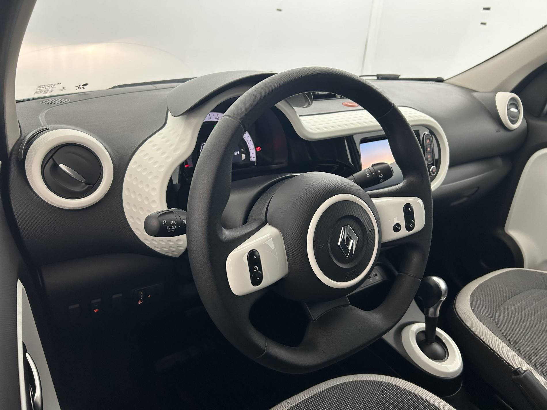 Vente en ligne Renault Twingo Electrique Twingo III E-Tech au prix de 11 990 €