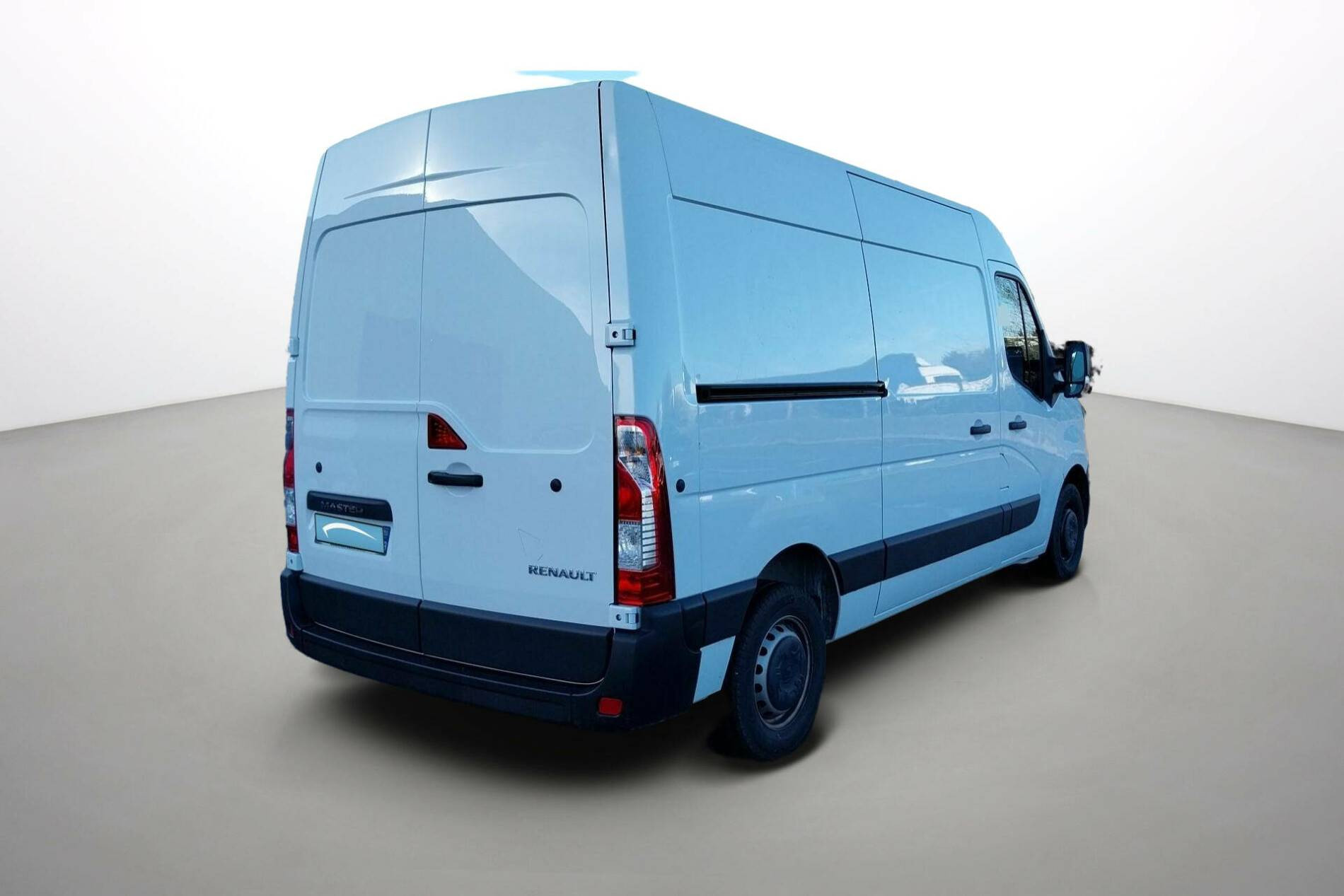 Vente en ligne Renault Master Fourgon MASTER FGN TRAC F3500 L2H2 BLUE DCI 135 au prix de 25 990 €