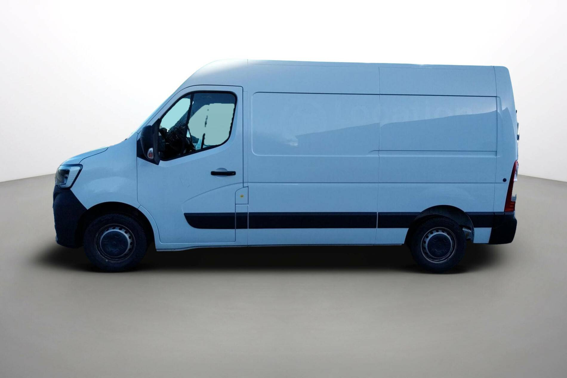 Vente en ligne Renault Master Fourgon MASTER FGN TRAC F3500 L2H2 BLUE DCI 135 au prix de 25 990 €