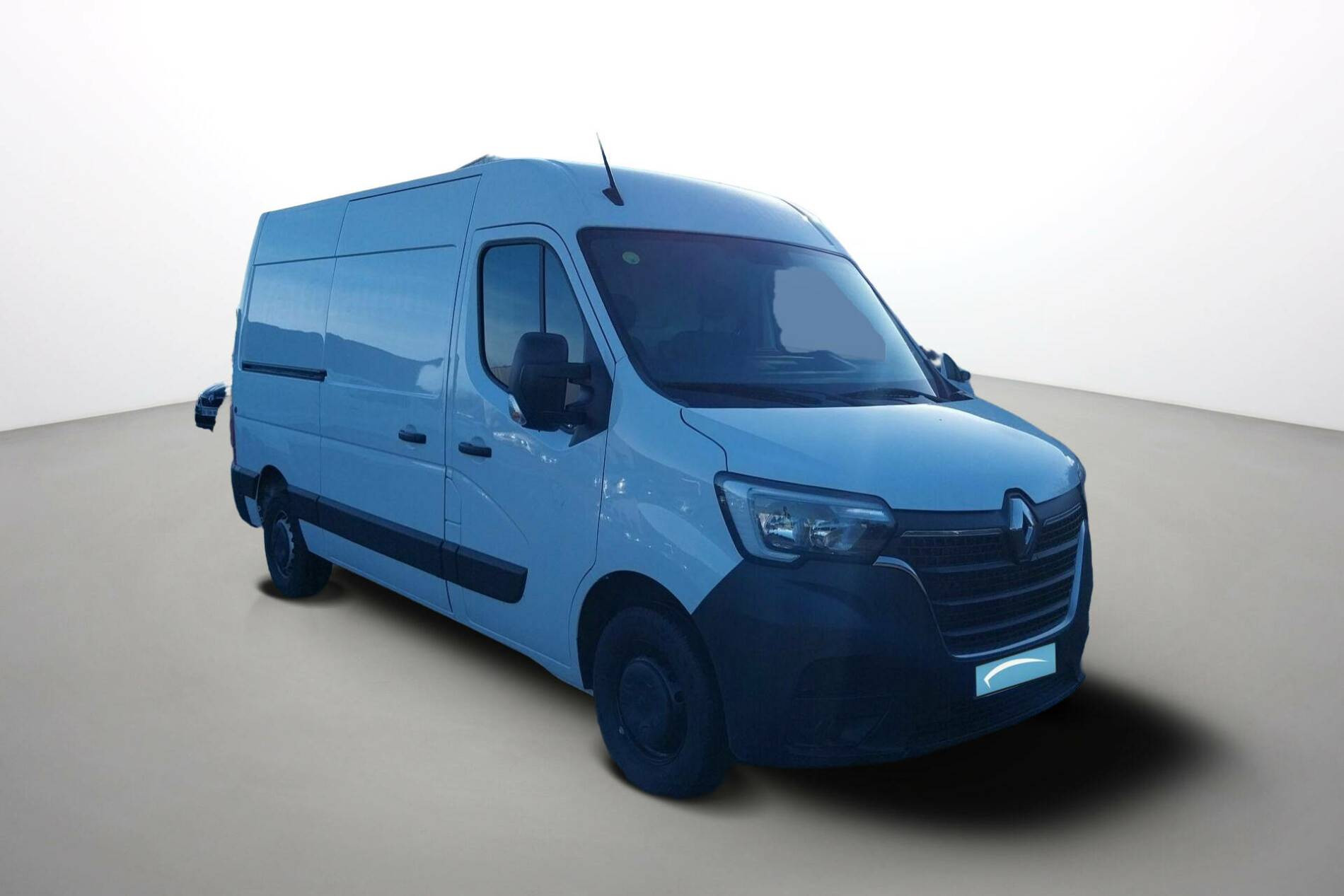 Vente en ligne Renault Master Fourgon MASTER FGN TRAC F3500 L2H2 BLUE DCI 135 au prix de 25 990 €