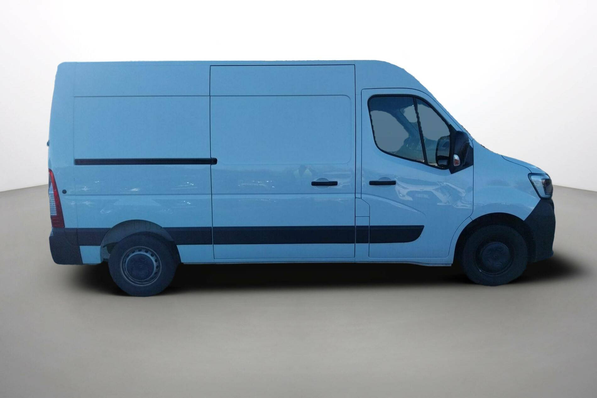 Vente en ligne Renault Master Fourgon MASTER FGN TRAC F3500 L2H2 BLUE DCI 135 au prix de 25 990 €