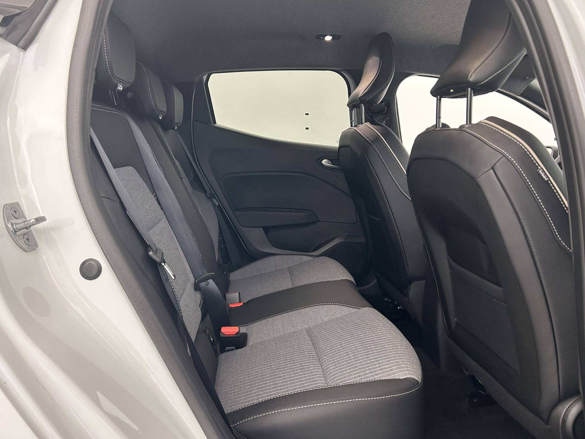 Vente en ligne Renault Clio 5 Clio E-Tech full hybrid 145 ch GSR2 au prix de 21 990 €