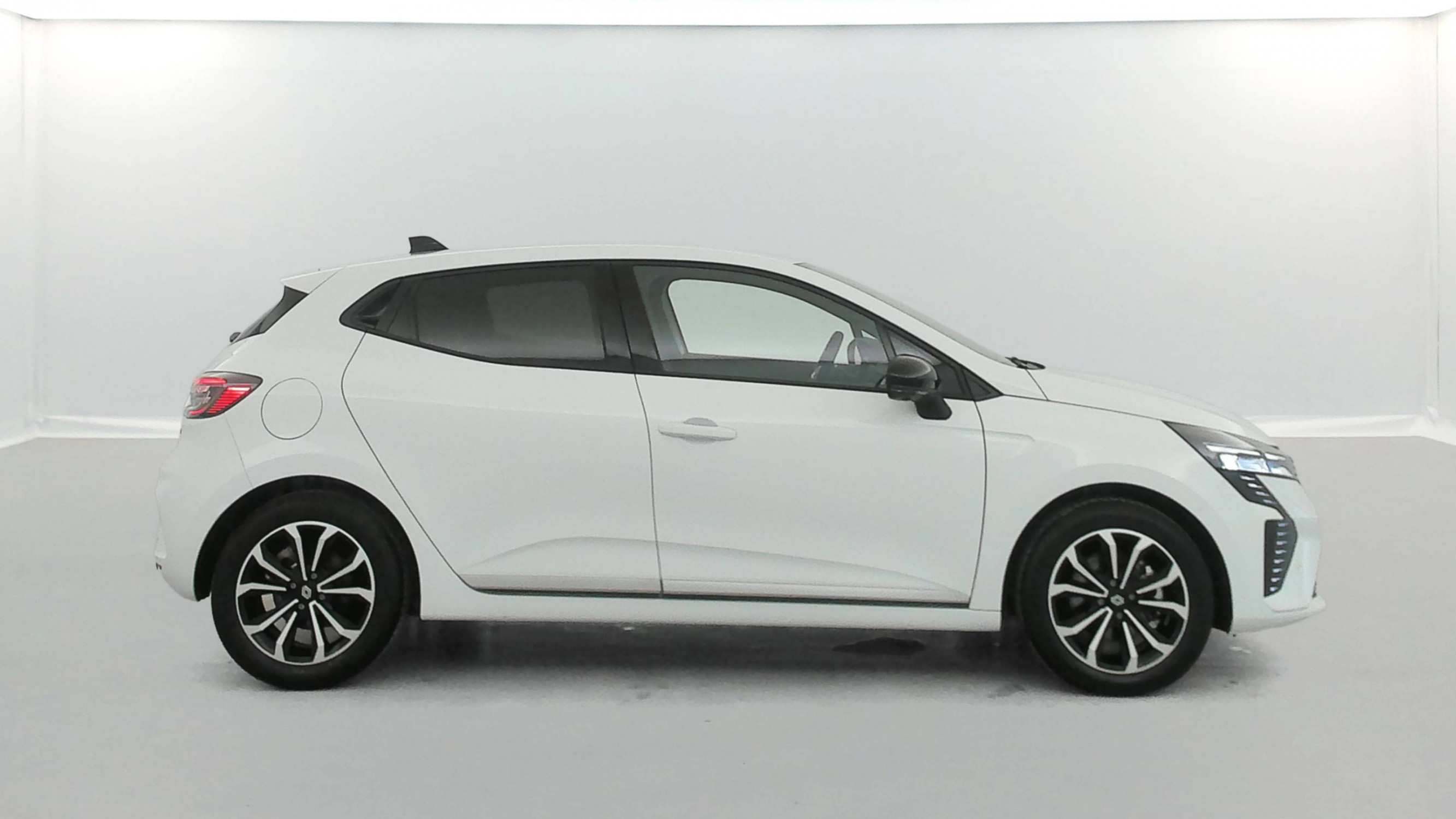 Vente en ligne Renault Clio 5 Clio E-Tech full hybrid 145 ch GSR2 au prix de 21 990 €