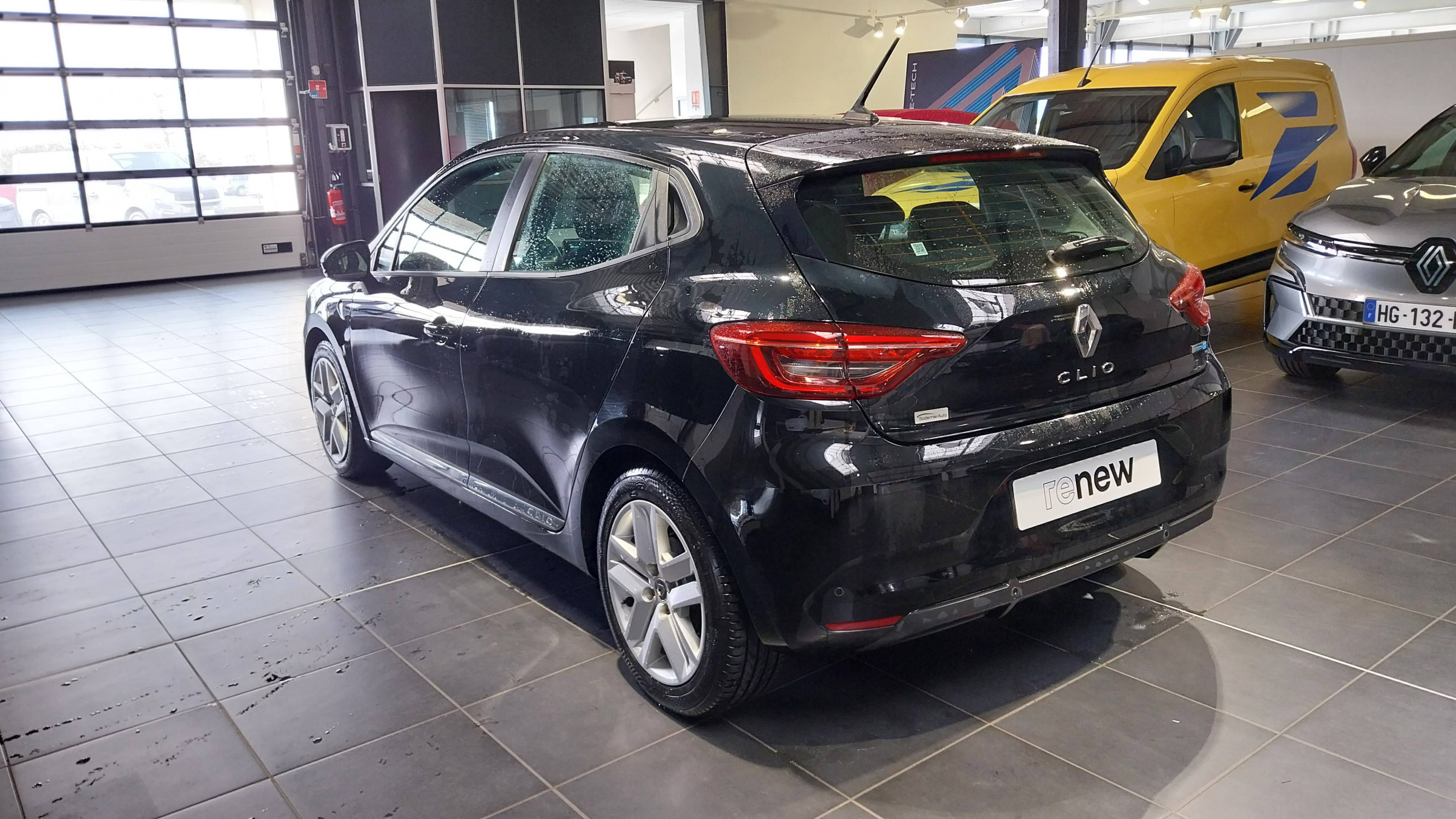 Vente en ligne Renault Clio 5 Clio E-Tech 140 - 21N au prix de 13 890 €