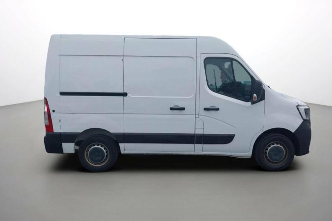 Vente en ligne Renault Master Fourgon MASTER FGN TRAC F3300 L1H2 BLUE DCI 135 au prix de 23 970 €