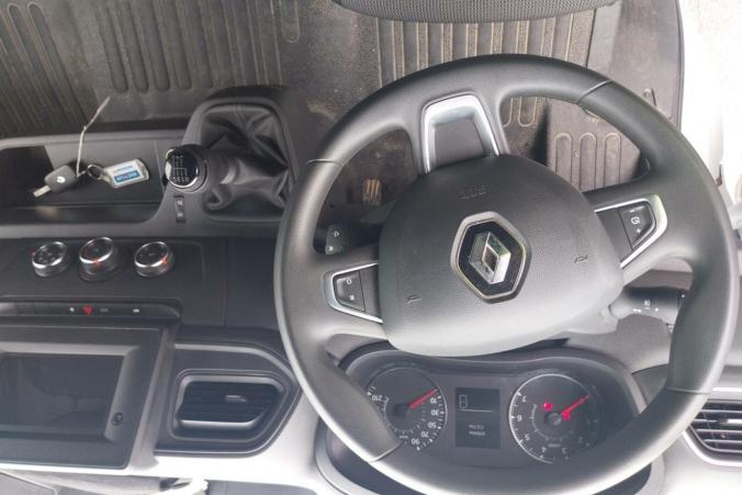 Vente en ligne Renault Master Fourgon MASTER FGN TRAC F3300 L1H2 BLUE DCI 135 au prix de 23 970 €