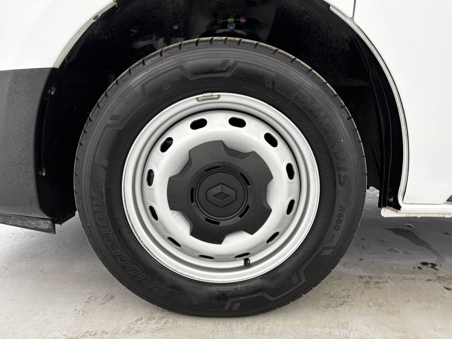 Vente en ligne Renault Trafic 3 Fourgon TRAFIC FGN L1H1 3T BLUE DCI 130 GSR2 au prix de 26 990 €