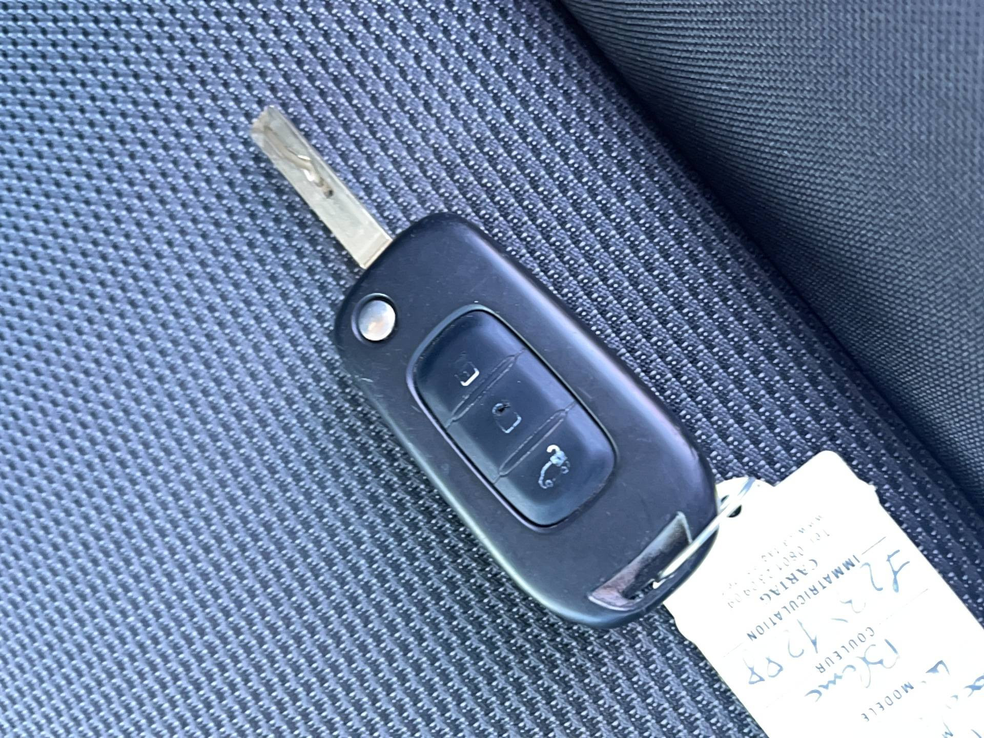 Vente en ligne Renault Trafic 3 Fourgon TRAFIC FGN L1H1 3T BLUE DCI 130 GSR2 au prix de 26 990 €