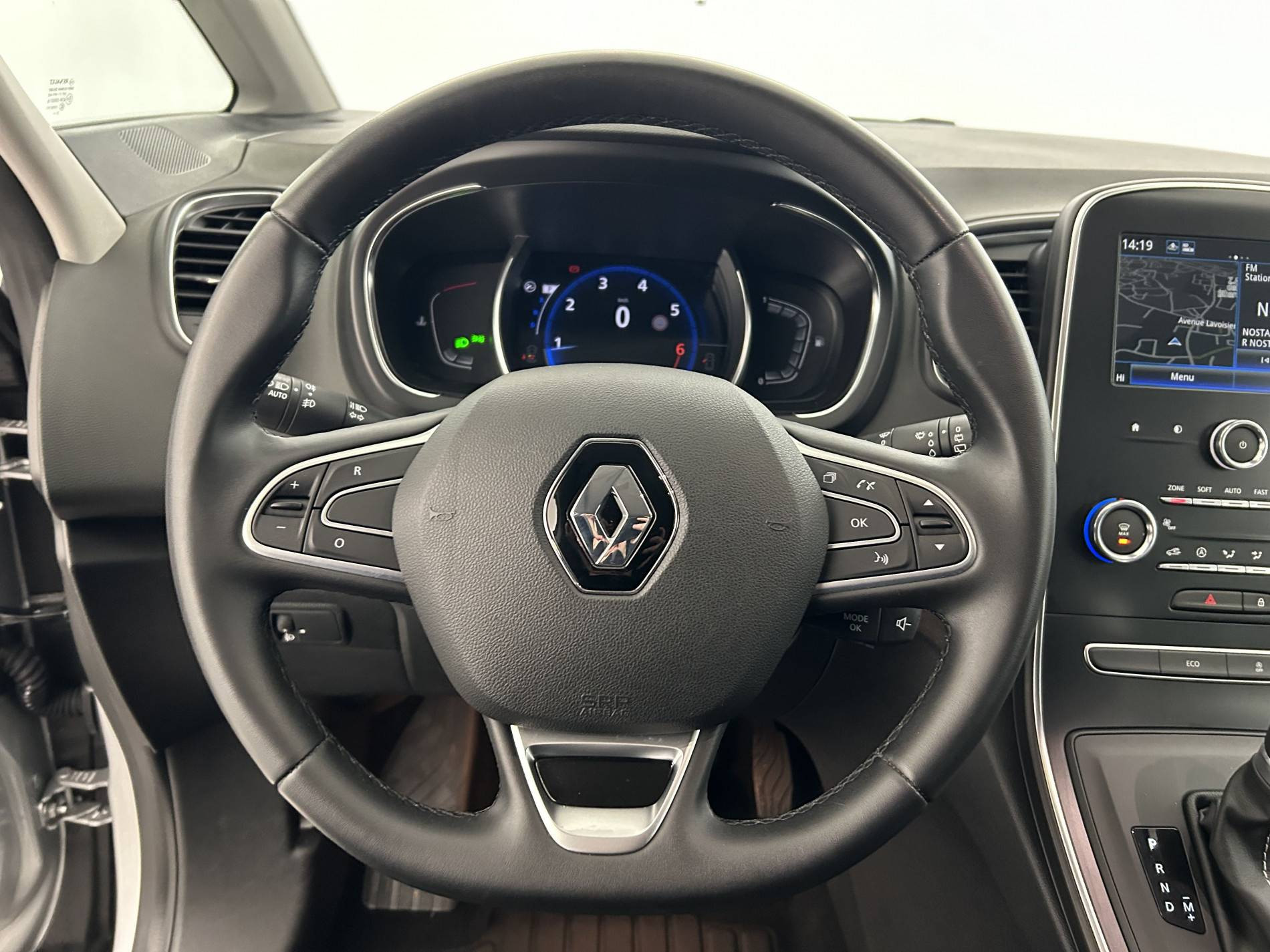 Vente en ligne Renault Grand Scenic 4 Grand Scenic TCe 140 EDC au prix de 23 990 €