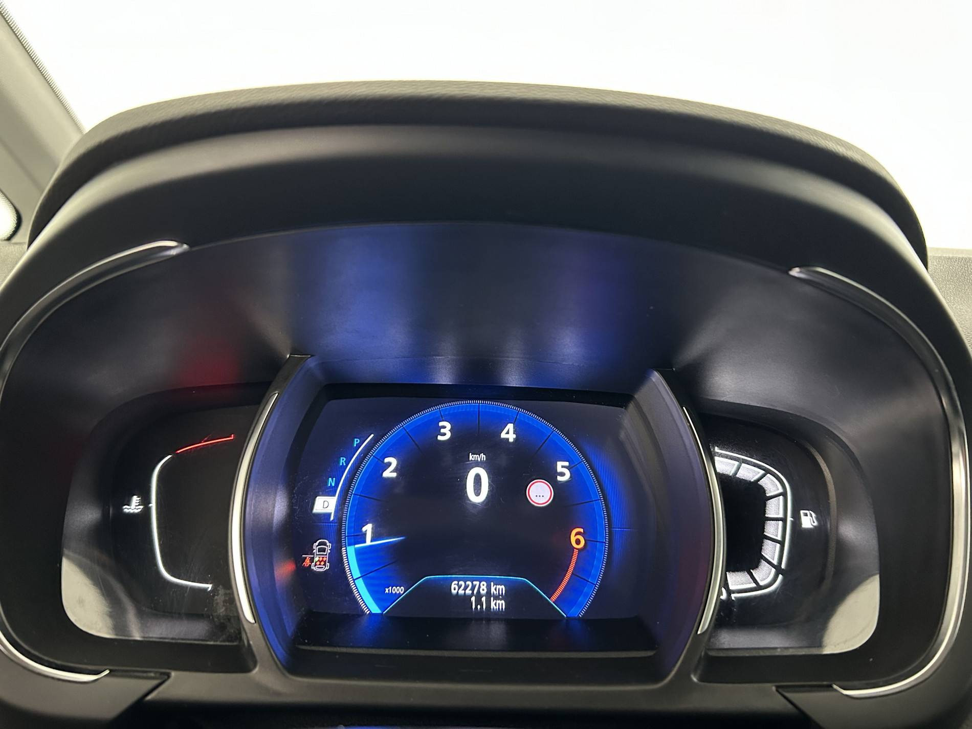 Vente en ligne Renault Grand Scenic 4 Grand Scenic TCe 140 EDC au prix de 23 990 €