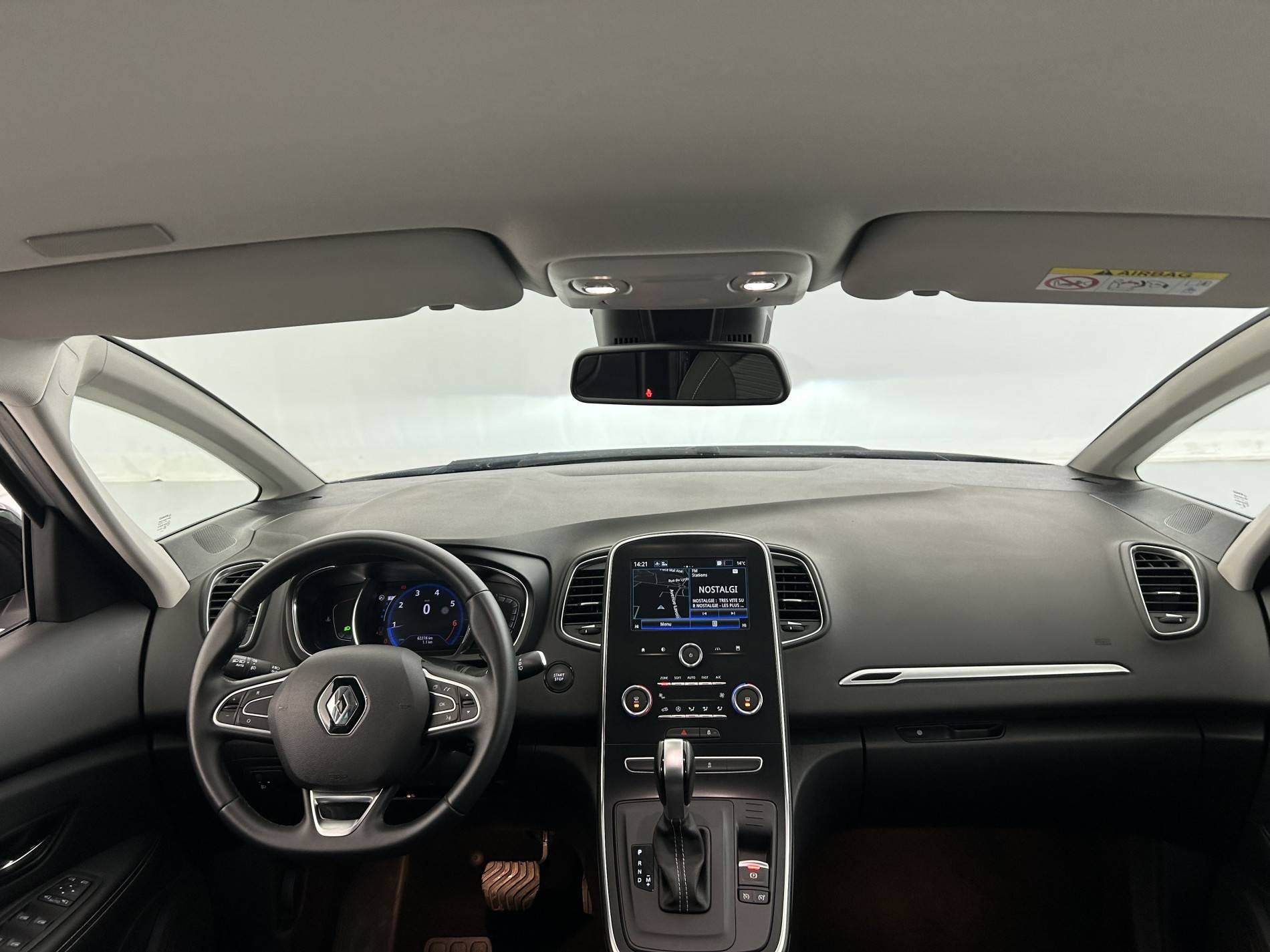 Vente en ligne Renault Grand Scenic 4 Grand Scenic TCe 140 EDC au prix de 23 990 €