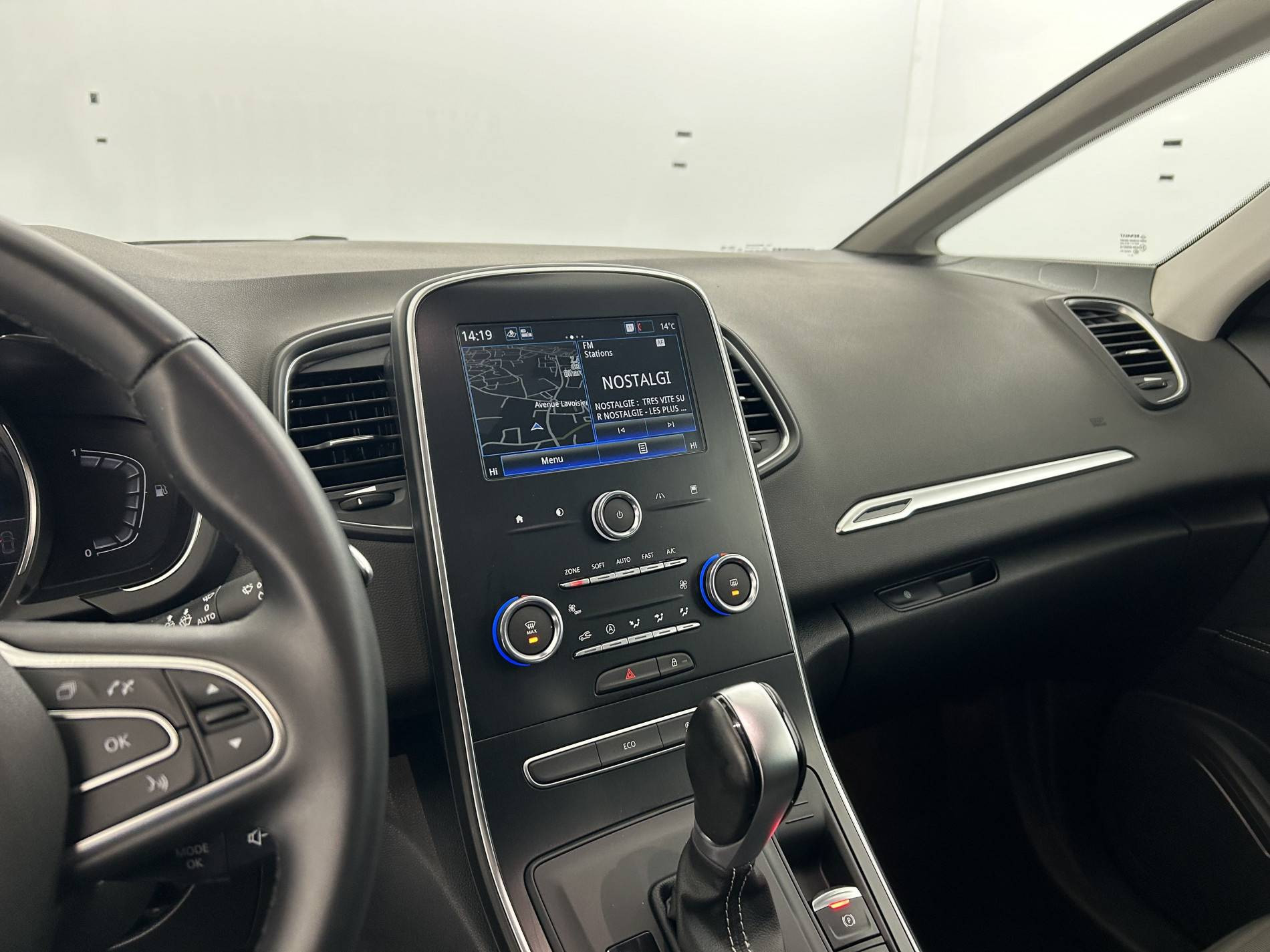 Vente en ligne Renault Grand Scenic 4 Grand Scenic TCe 140 EDC au prix de 23 990 €