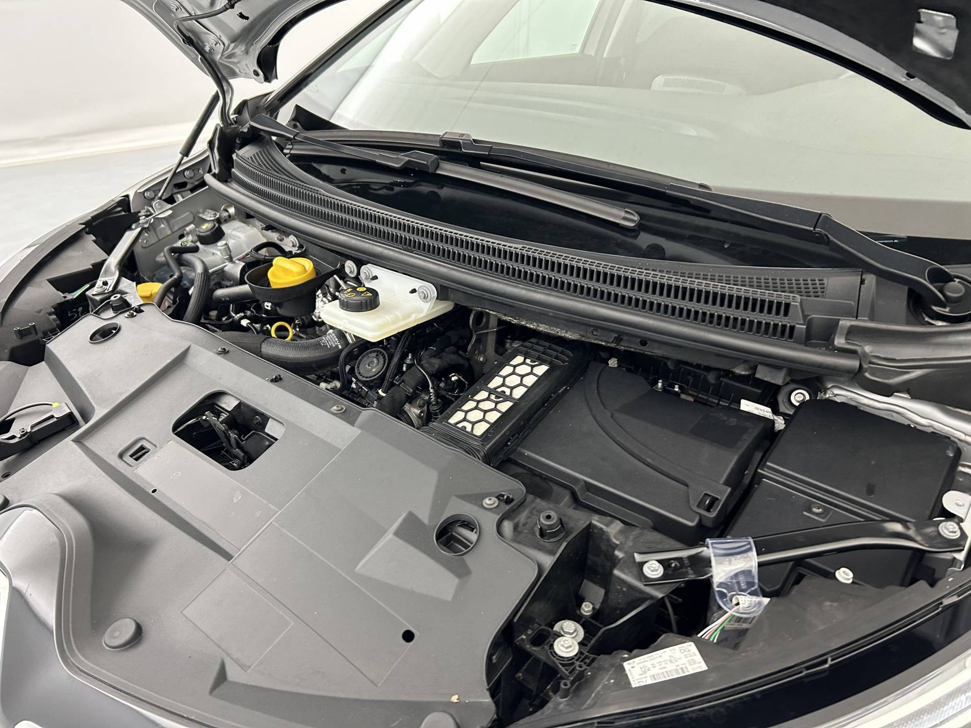 Vente en ligne Renault Grand Scenic 4 Grand Scenic TCe 140 EDC au prix de 23 990 €