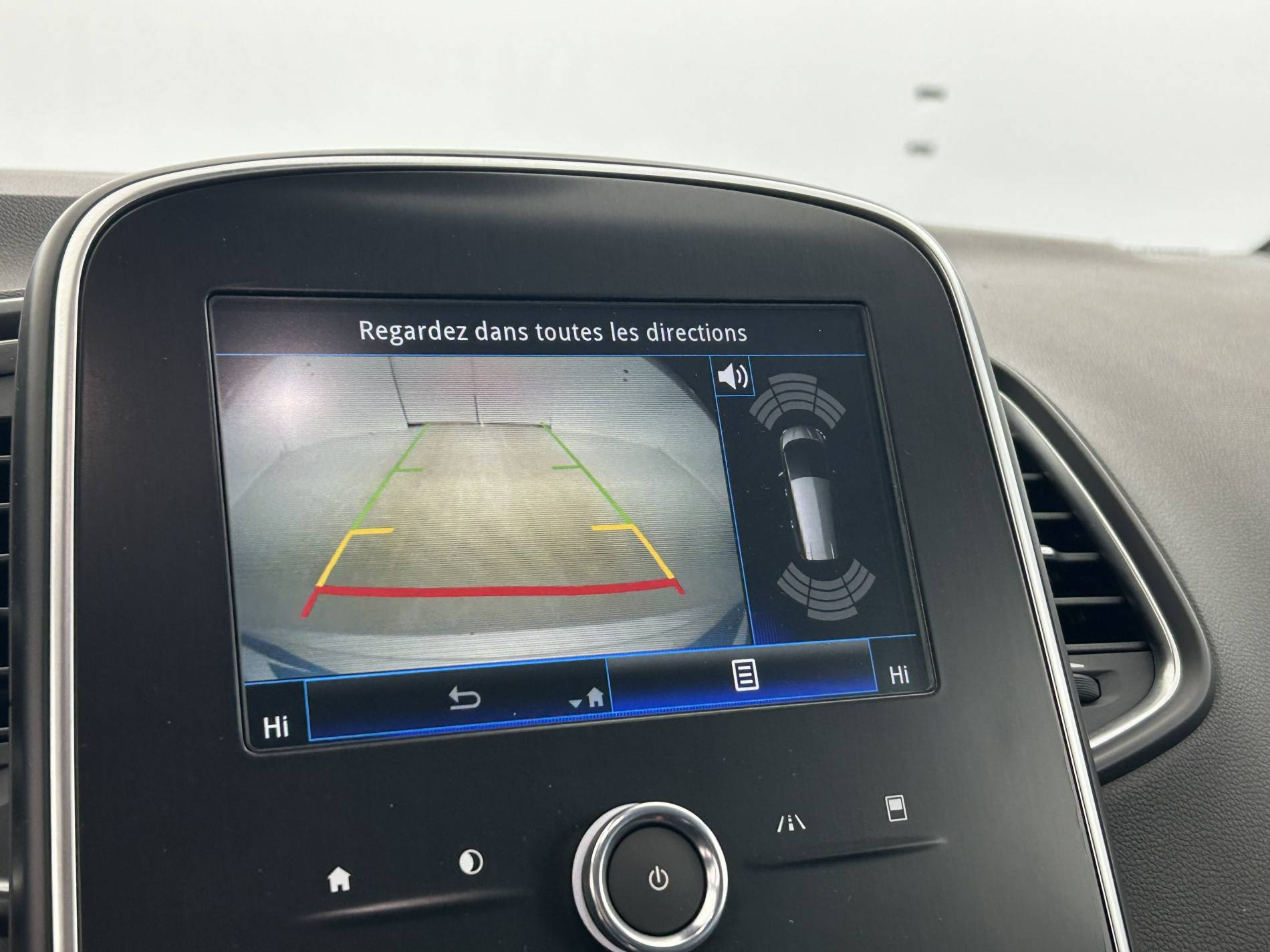 Vente en ligne Renault Grand Scenic 4 Grand Scenic TCe 140 EDC au prix de 23 990 €