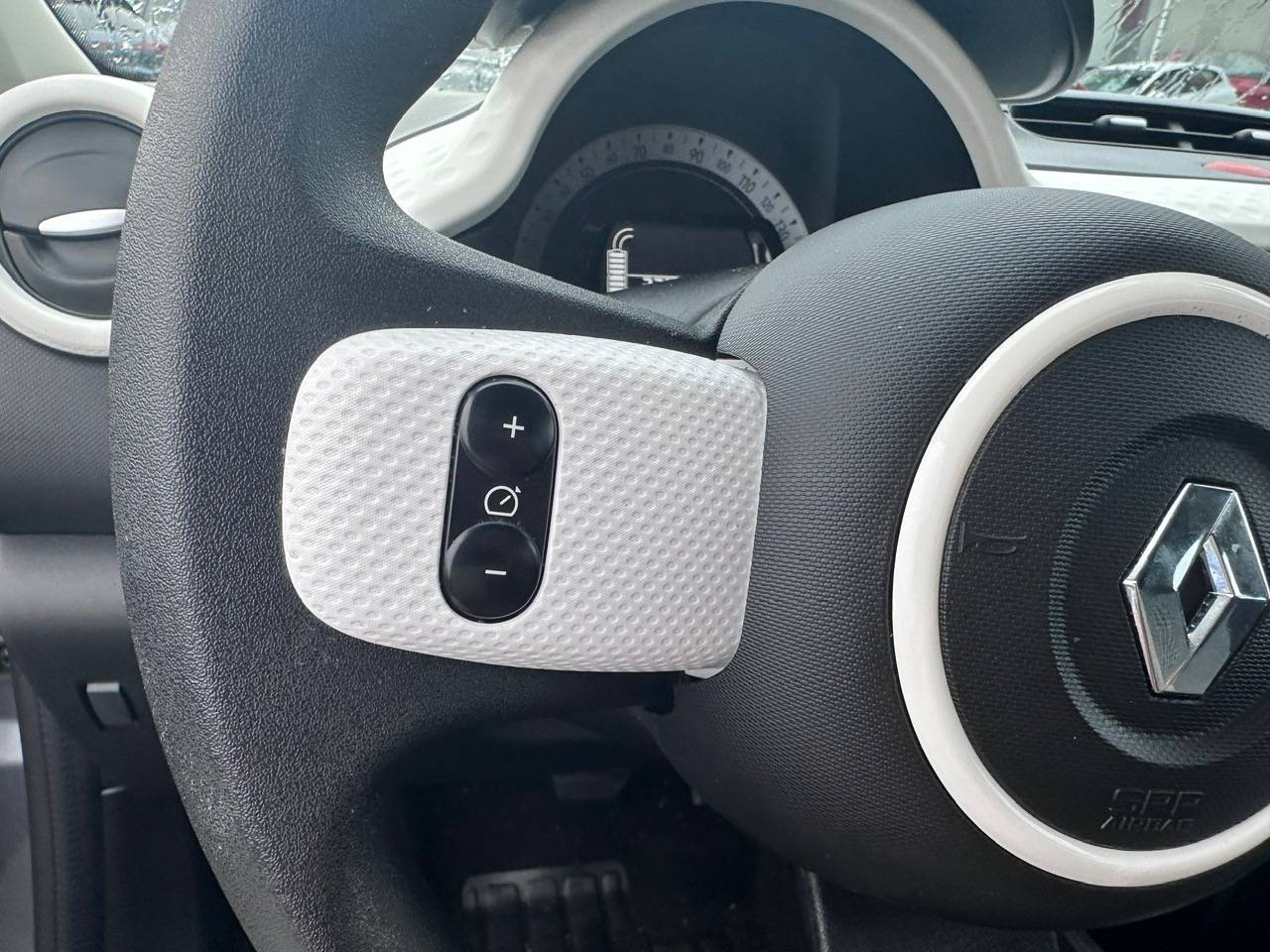 Vente en ligne Renault Twingo Electrique Twingo III E-Tech au prix de 11 990 €