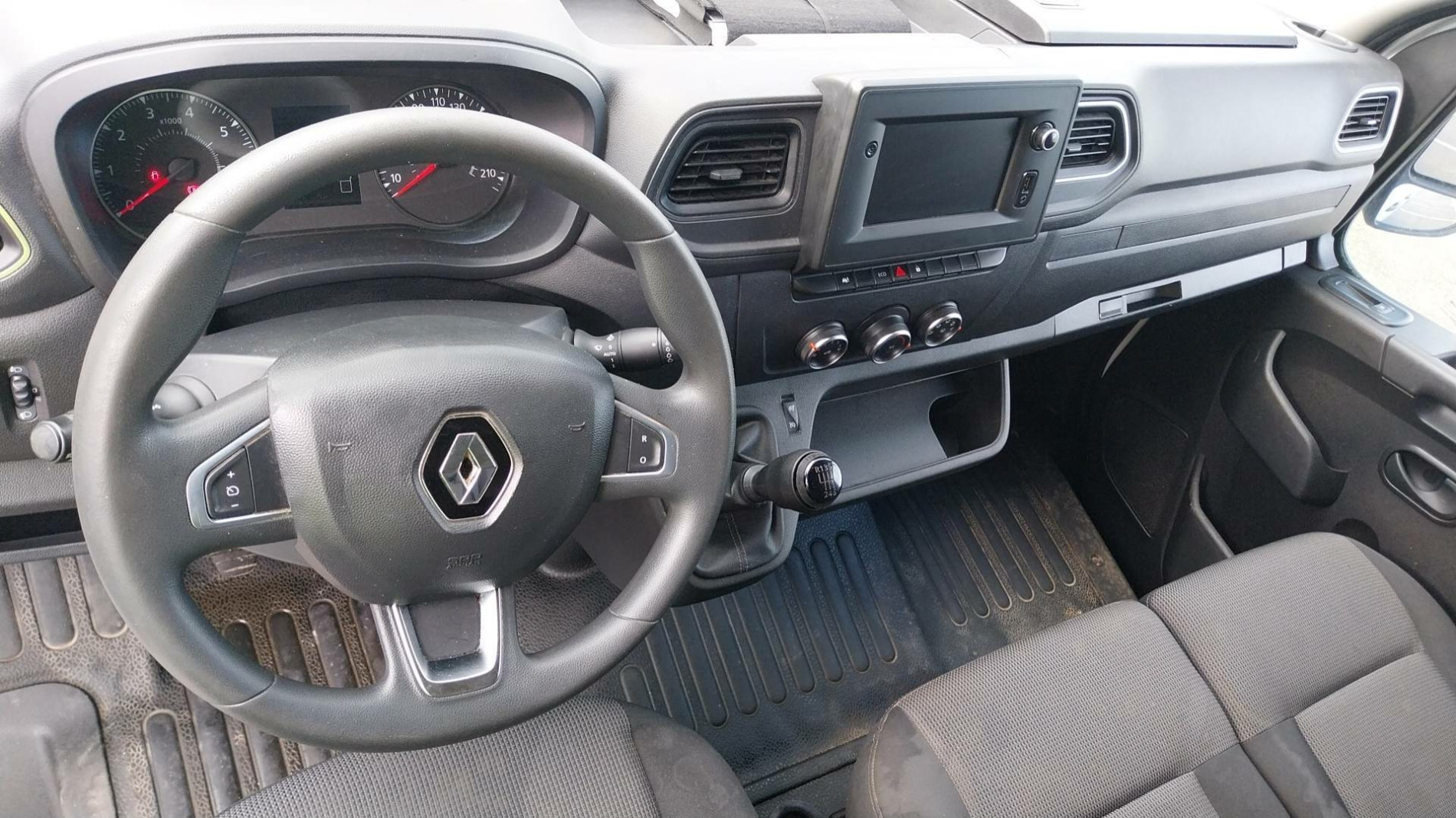 Vente en ligne Renault Master Fourgon MASTER FGN TRAC F3300 L2H2 BLUE DCI 135 au prix de 22 890 €