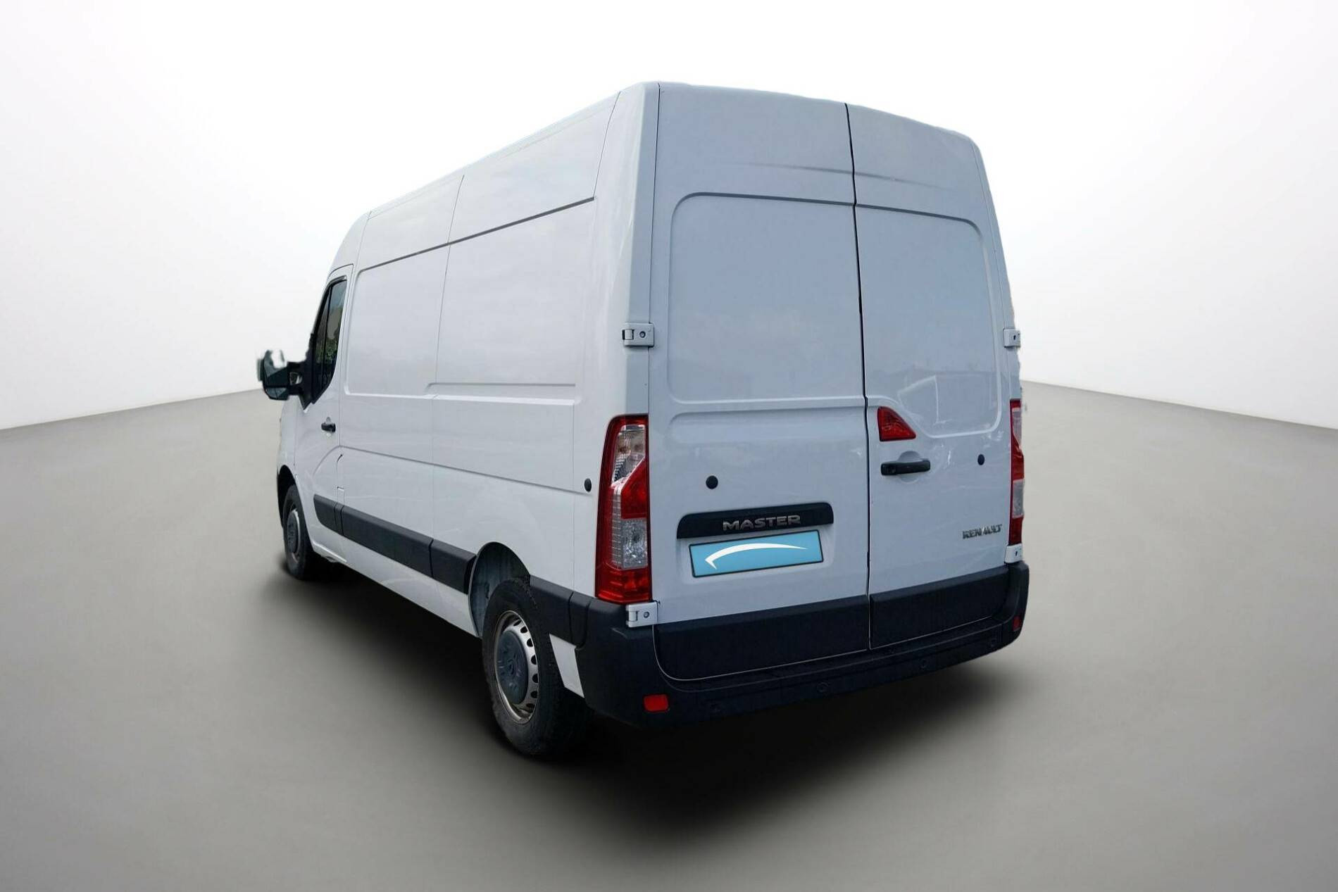 Vente en ligne Renault Master Fourgon MASTER FGN TRAC F3300 L2H2 BLUE DCI 135 au prix de 22 890 €