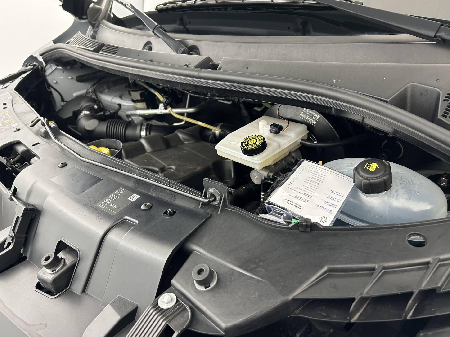 Vente en ligne Renault Master Fourgon MASTER FGN TRAC F3500 L2H2 BLUE DCI 135 au prix de 27 990 €