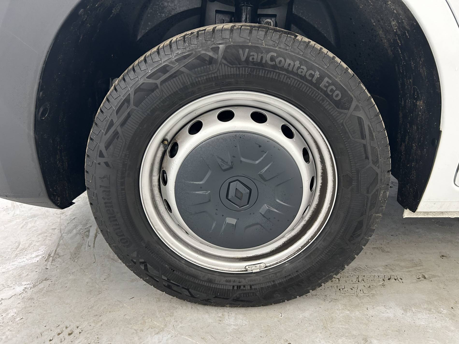 Vente en ligne Renault Master Fourgon MASTER FGN TRAC F3500 L2H2 BLUE DCI 135 au prix de 27 990 €