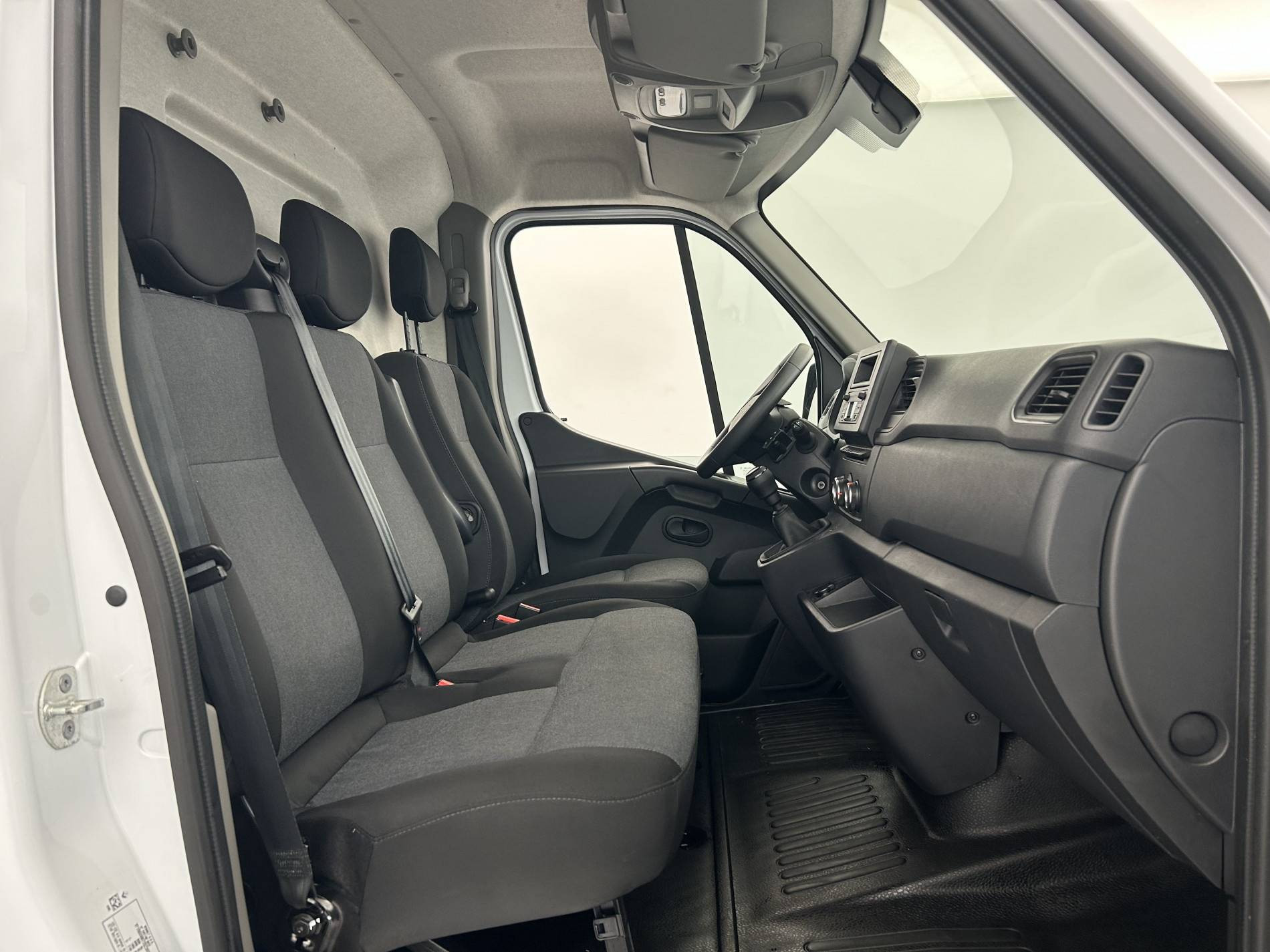 Vente en ligne Renault Master Fourgon MASTER FGN TRAC F3500 L2H2 BLUE DCI 135 au prix de 27 990 €