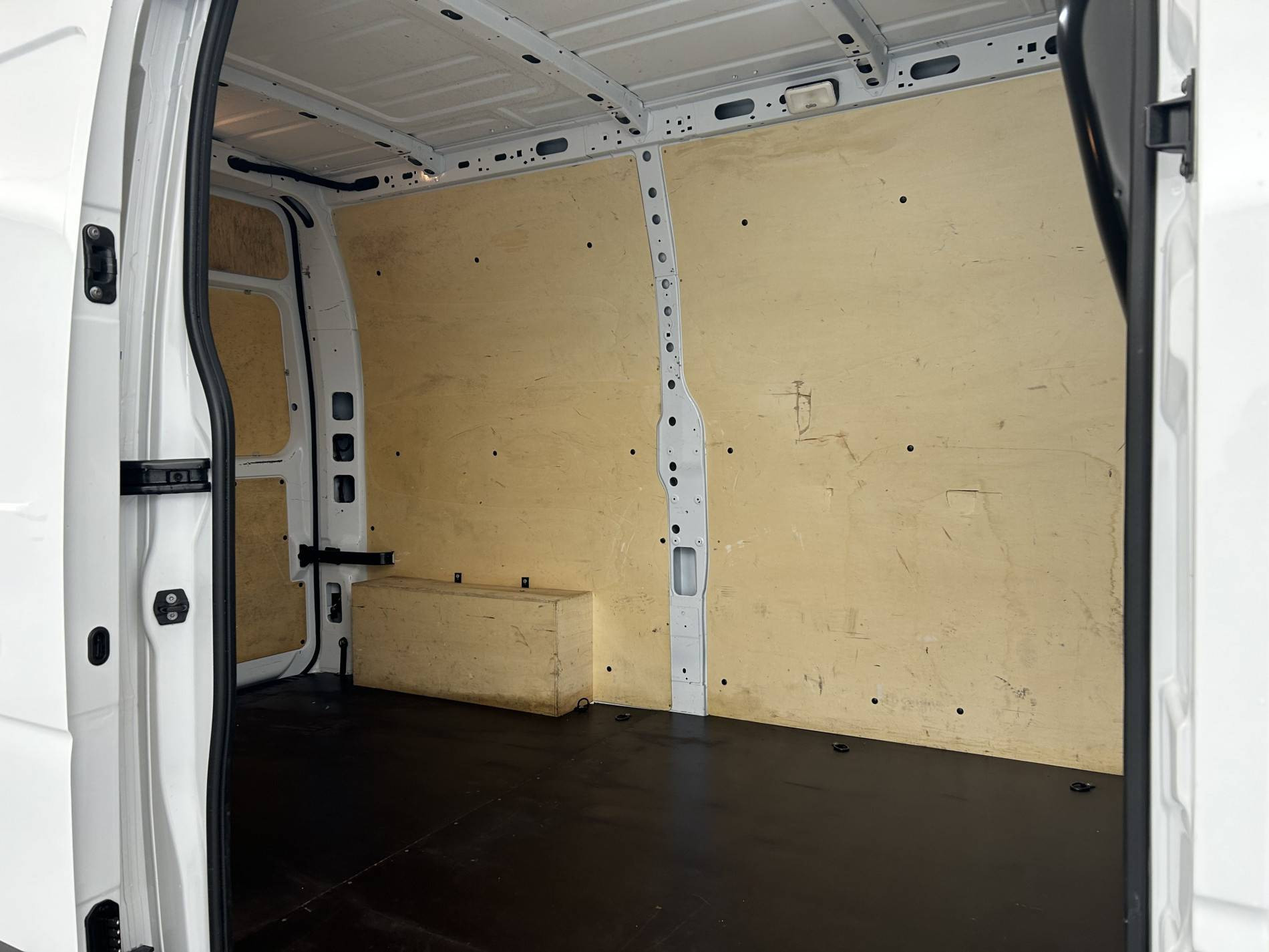 Vente en ligne Renault Master Fourgon MASTER FGN TRAC F3500 L2H2 BLUE DCI 135 au prix de 27 990 €