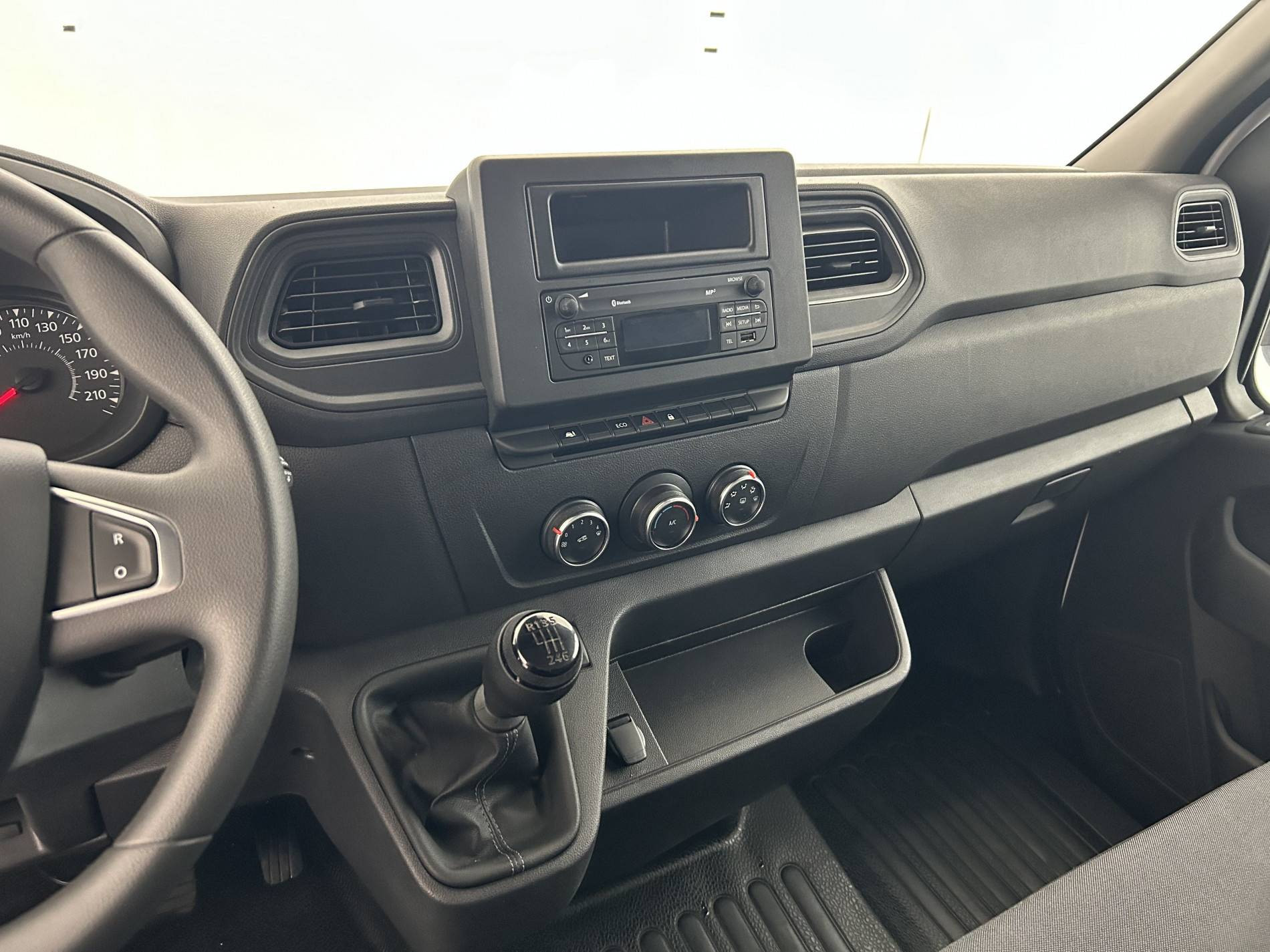 Vente en ligne Renault Master Fourgon MASTER FGN TRAC F3500 L2H2 BLUE DCI 135 au prix de 27 990 €