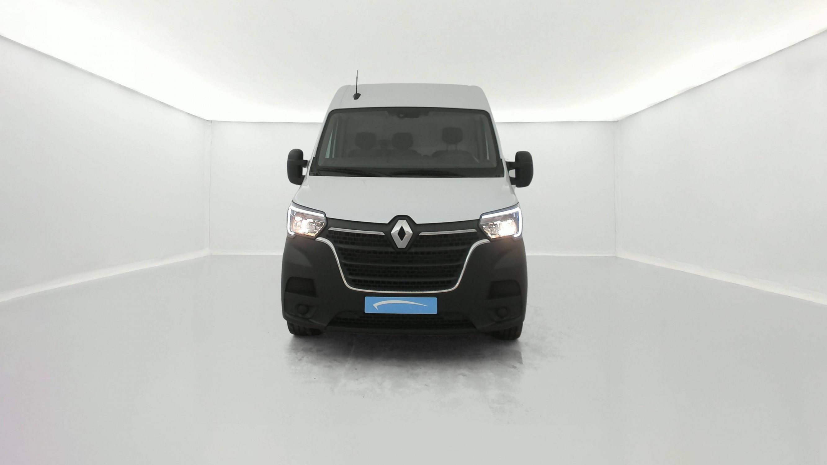 Vente en ligne Renault Master Fourgon MASTER FGN TRAC F3500 L2H2 BLUE DCI 135 au prix de 27 990 €