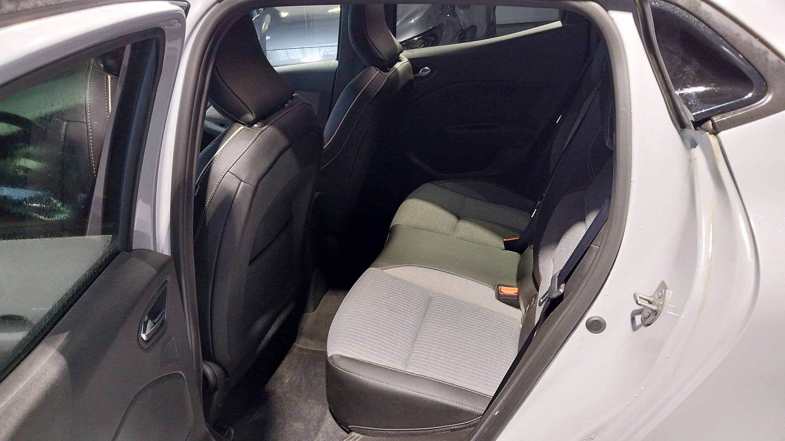 Vente en ligne Renault Clio 5 Clio E-Tech full hybrid 145 au prix de 19 890 €