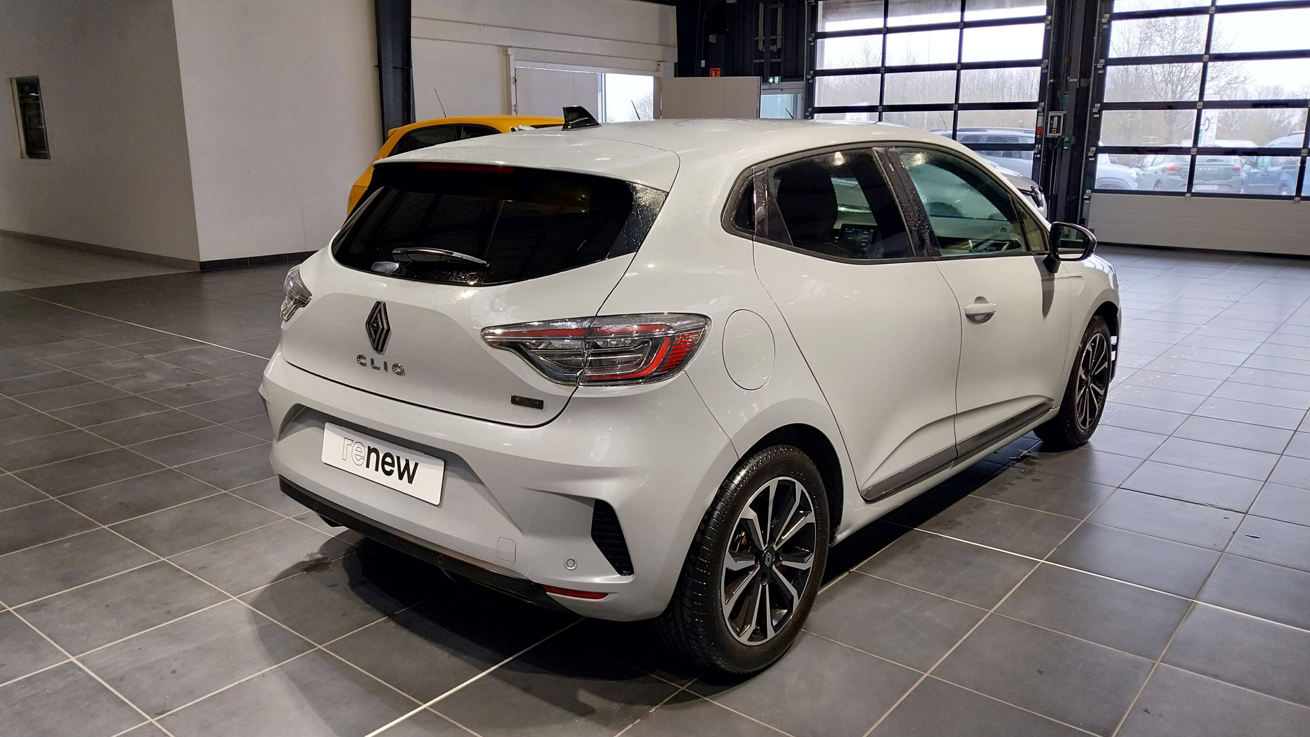 Vente en ligne Renault Clio 5 Clio E-Tech full hybrid 145 au prix de 19 890 €