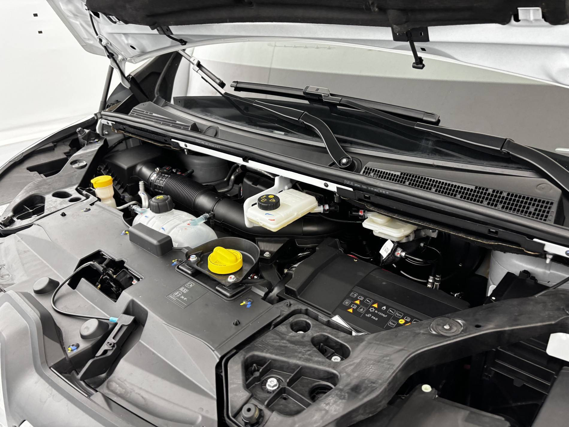 Vente en ligne Renault Trafic 3 Fourgon TRAFIC FGN L1H1 3T BLUE DCI 130 GSR2 au prix de 26 990 €