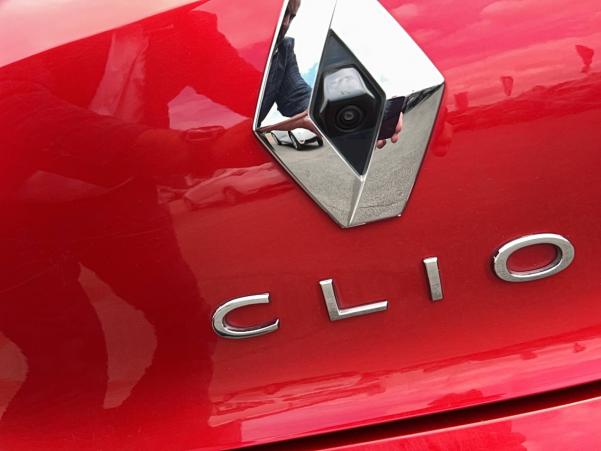 Vente en ligne Renault Clio 5 Clio TCe 90 - 21N au prix de 15 970 €