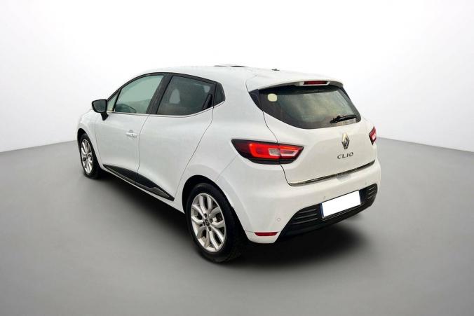 Vente en ligne Renault Clio 4 Clio TCe 90 au prix de 11 490 €