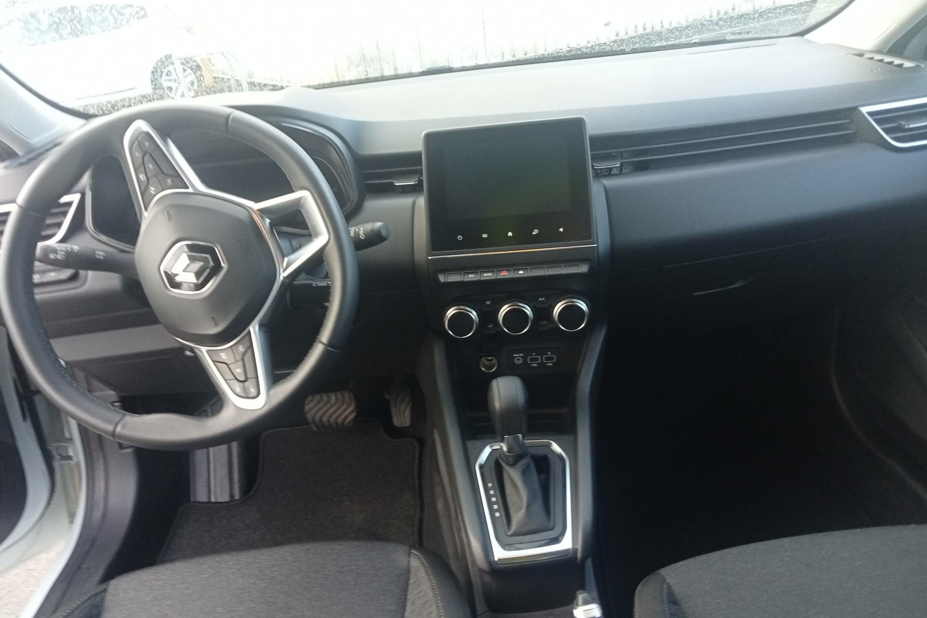 Vente en ligne Renault Clio 5 Clio E-Tech full hybrid 145 au prix de 17 850 €