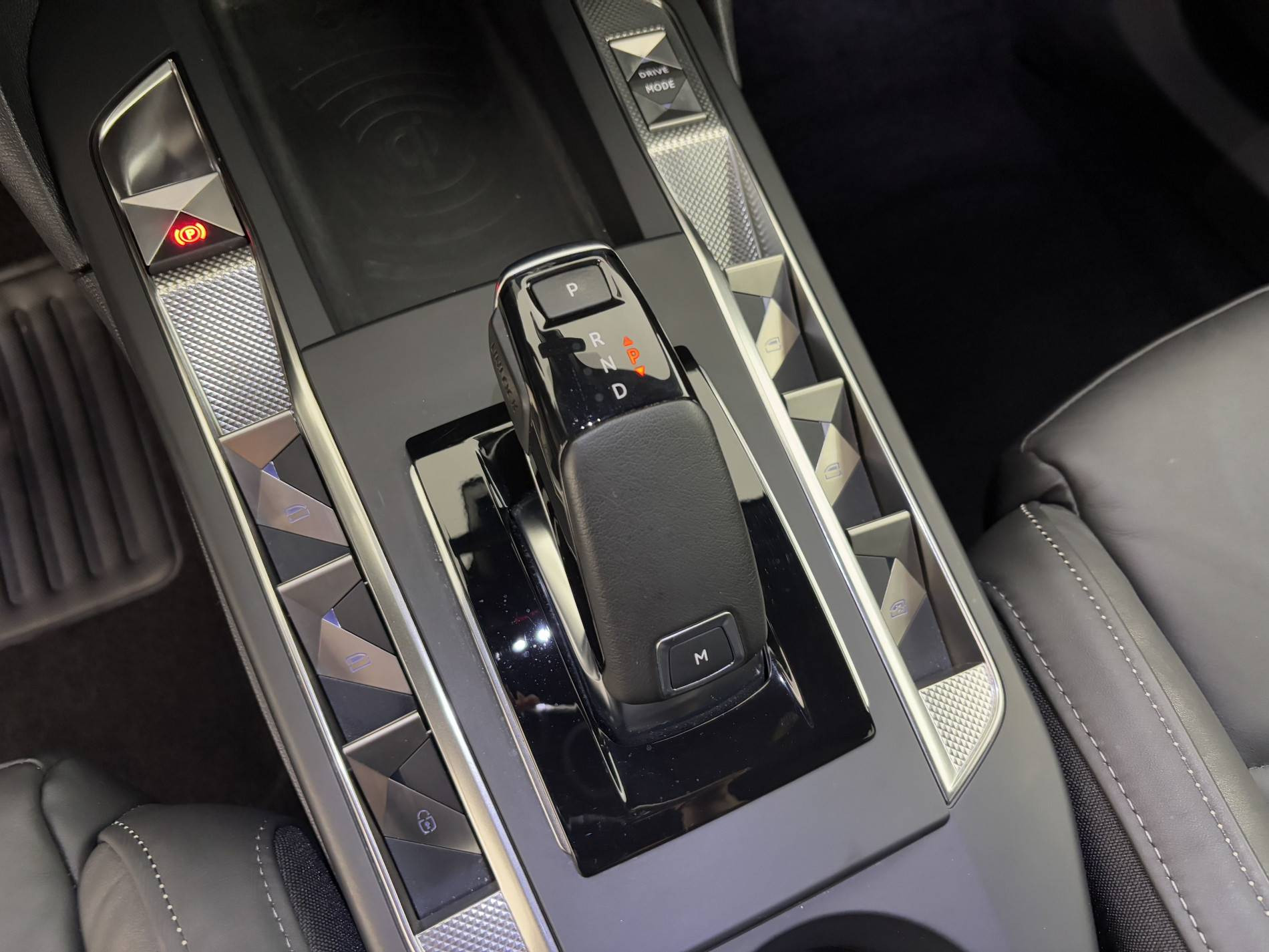 Vente en ligne Ds Ds3 Crossback DS3 Crossback BlueHDi 130 EAT8 au prix de 15 990 €